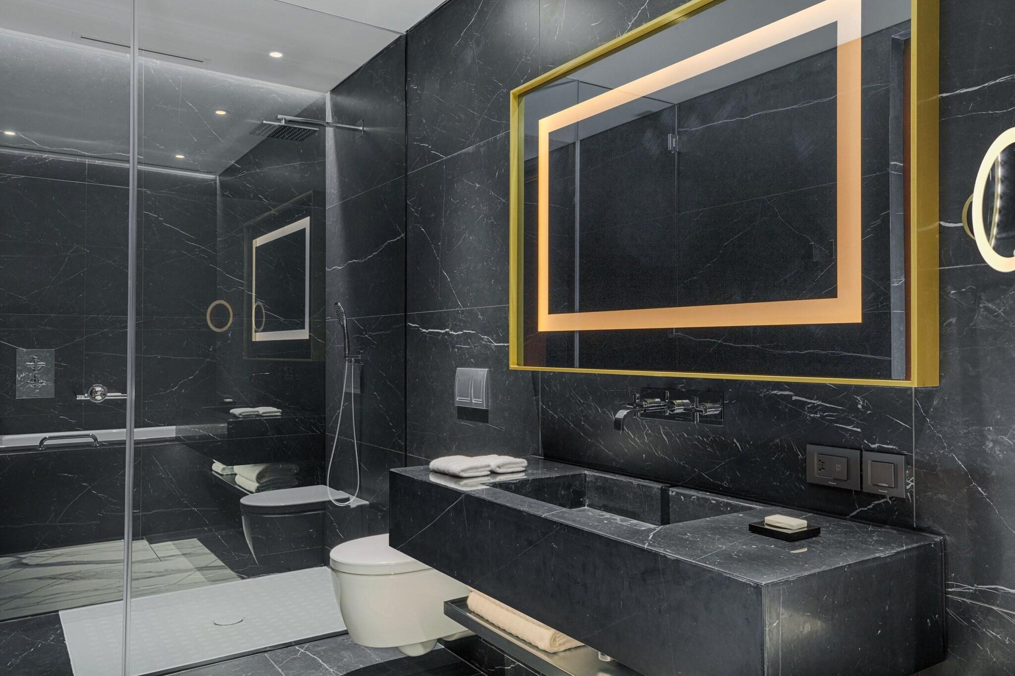 Junior Suite Sea View King Bed