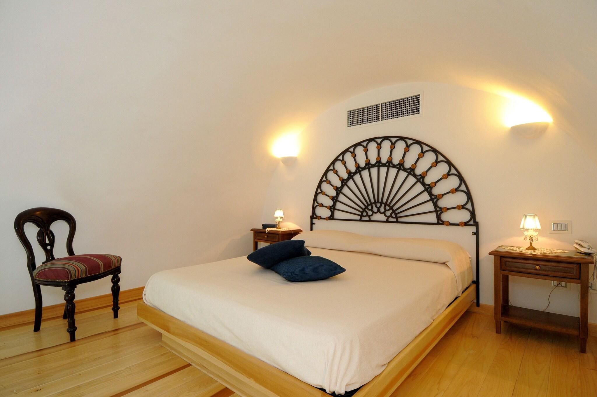 Junior Suite Queen Size Bed