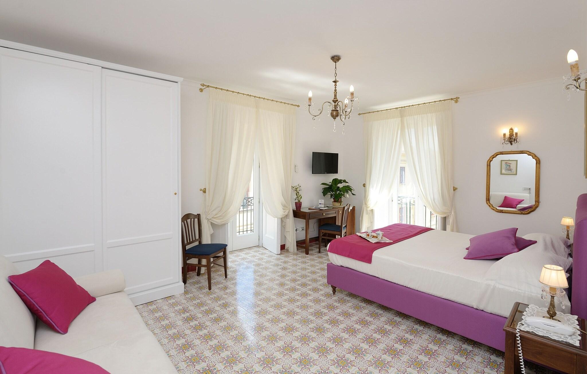 Junior Suite Queen Size Bed