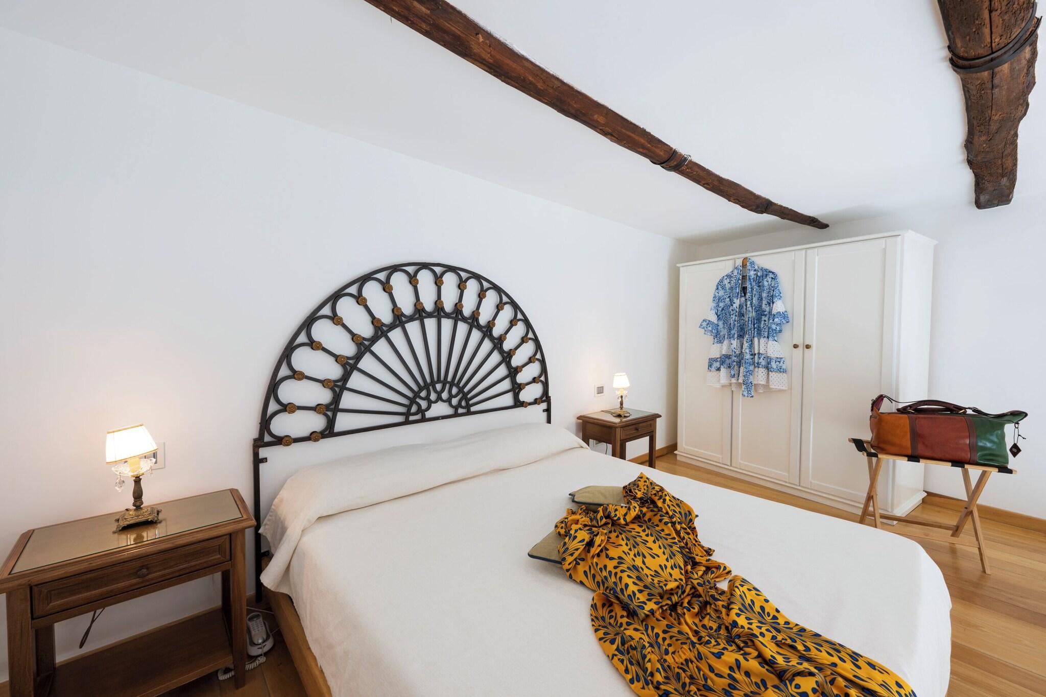 Junior Suite Queen Size Bed