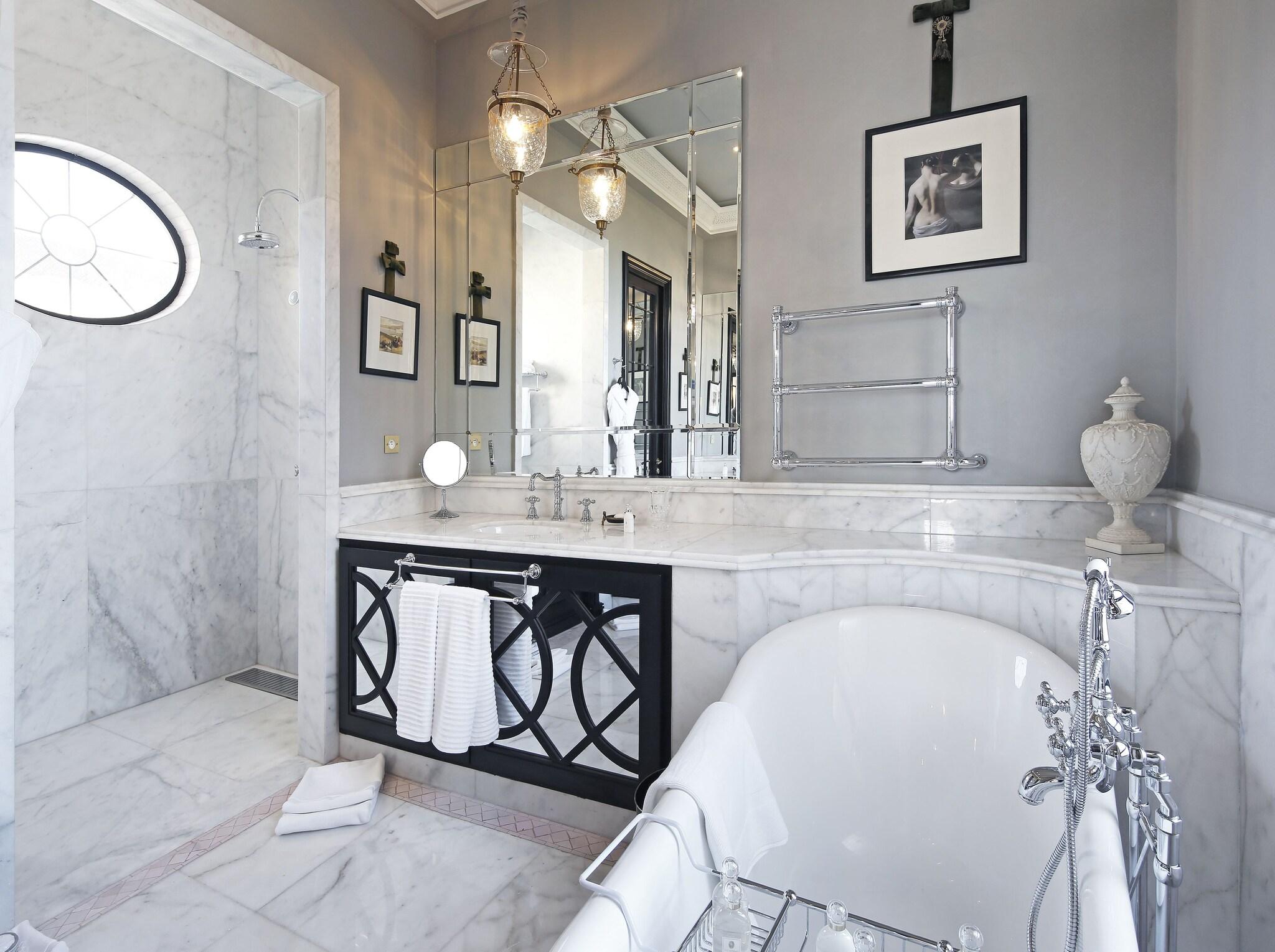 Junior Suite King Size Bed