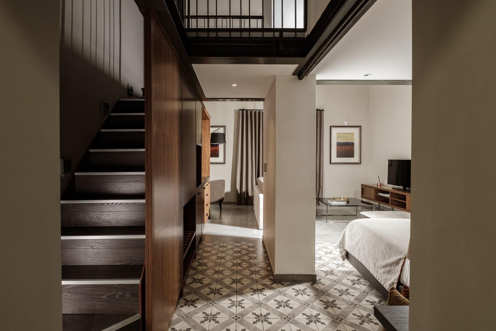 Suite Deluxe Queen Bed