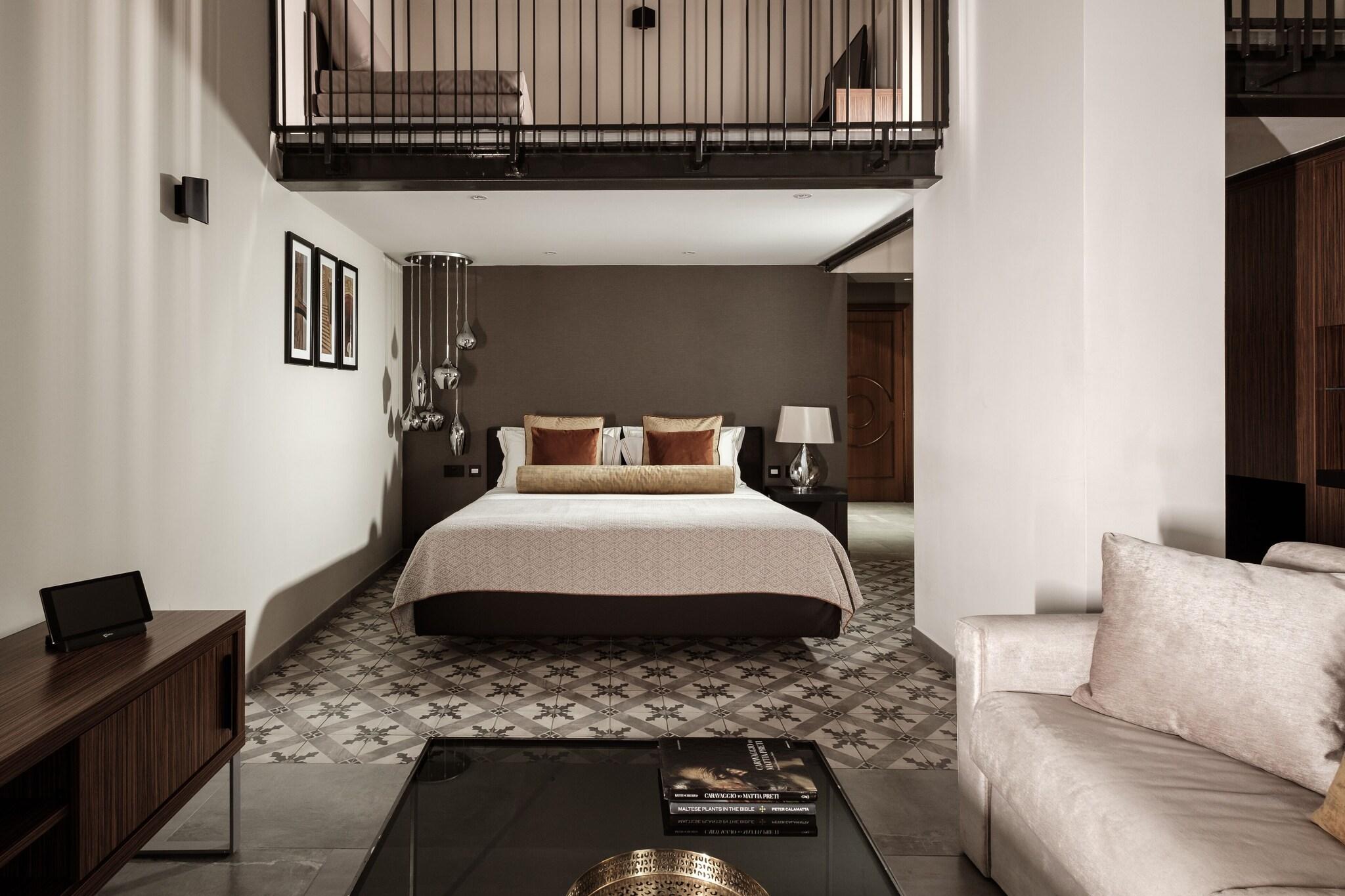 Suite Deluxe Queen Bed