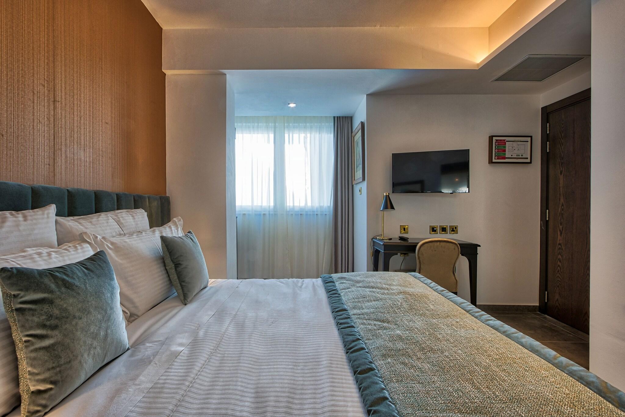 Double Queen Size Bed