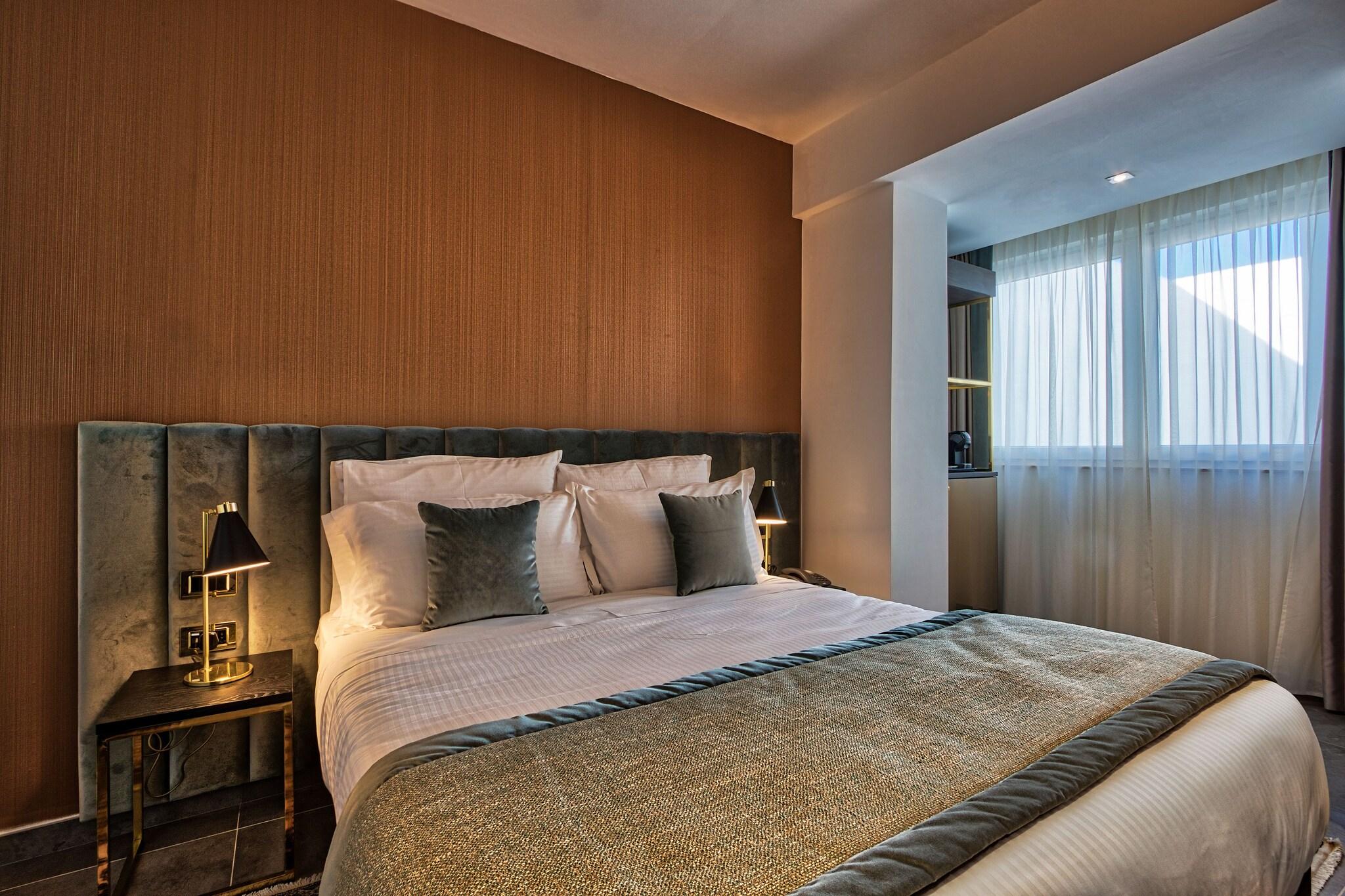 Double Queen Size Bed