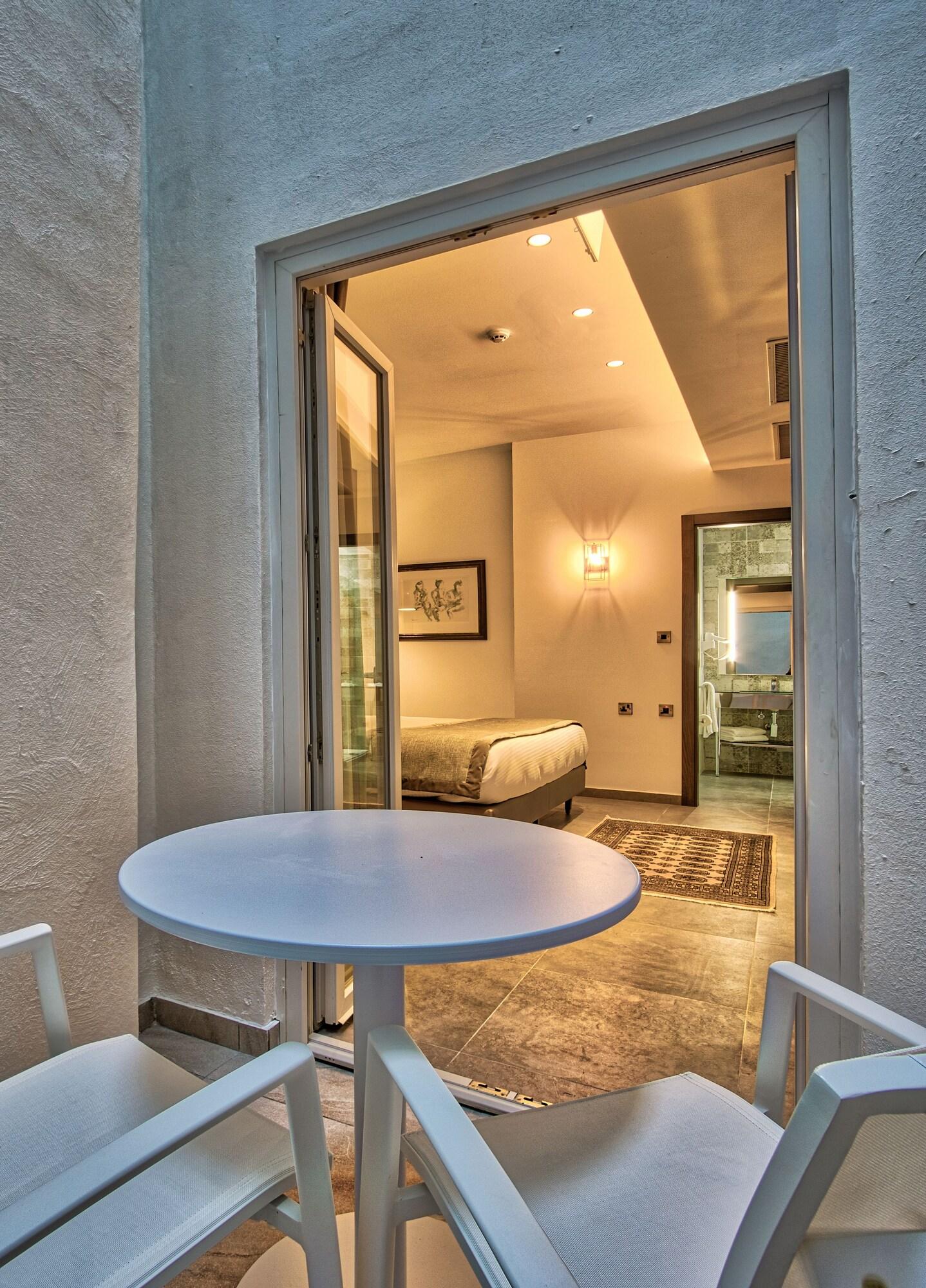 Double Superior Queen Bed