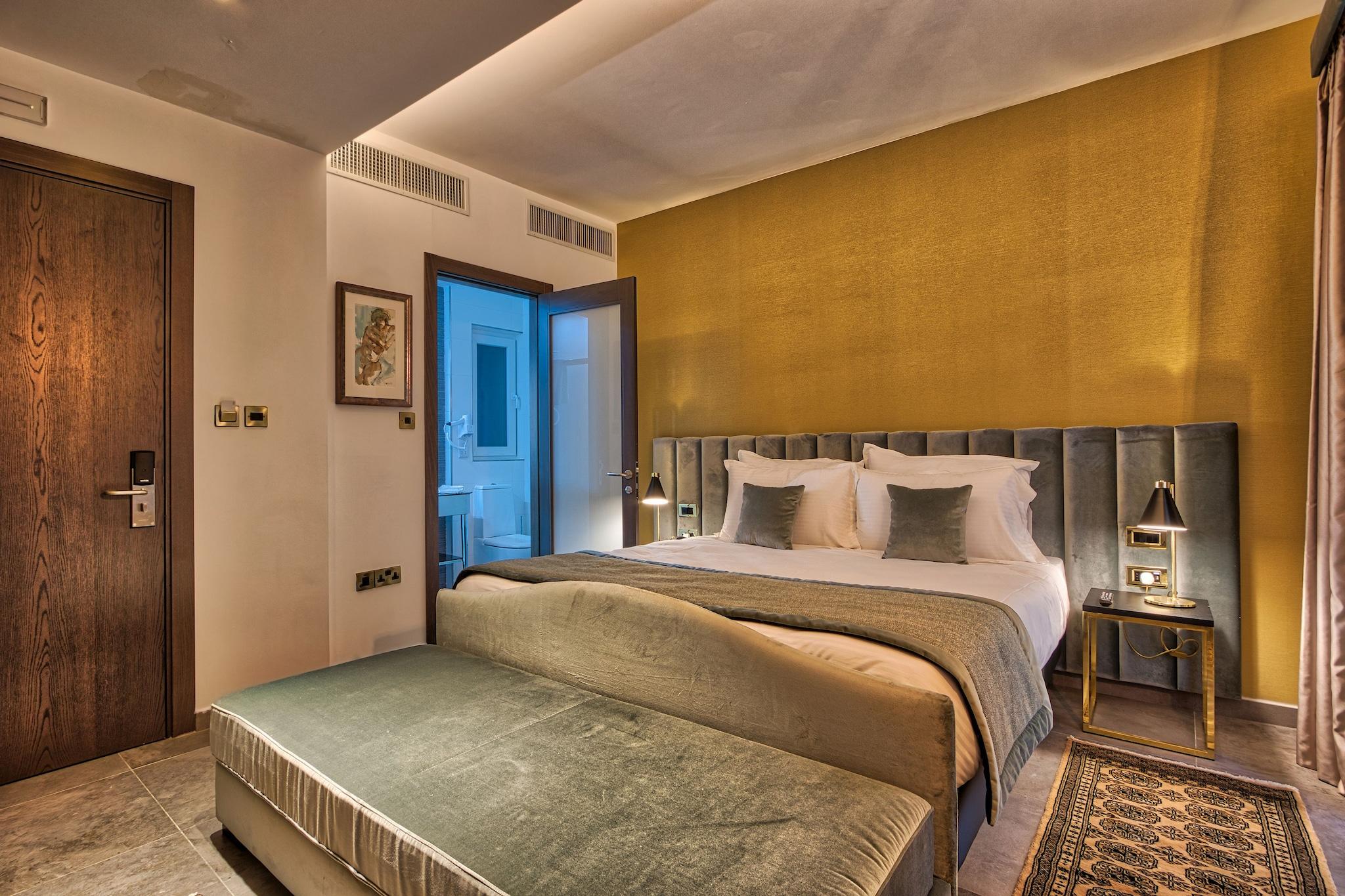 Double Deluxe Queen Bed