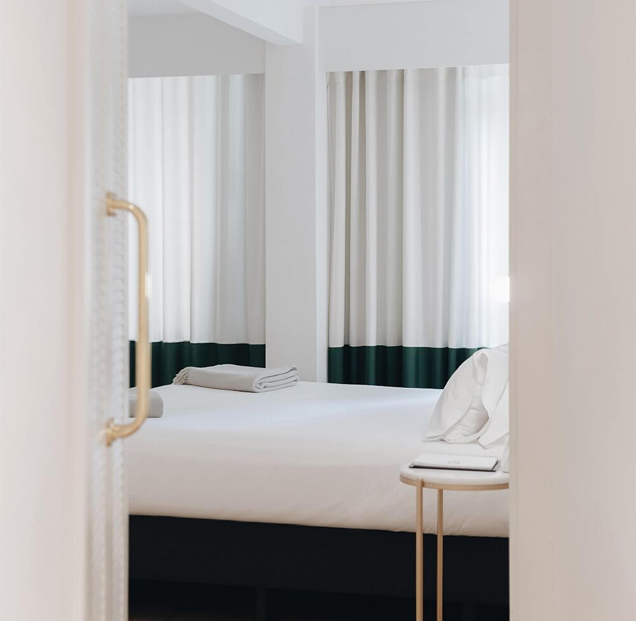 Double Queen Size Bed