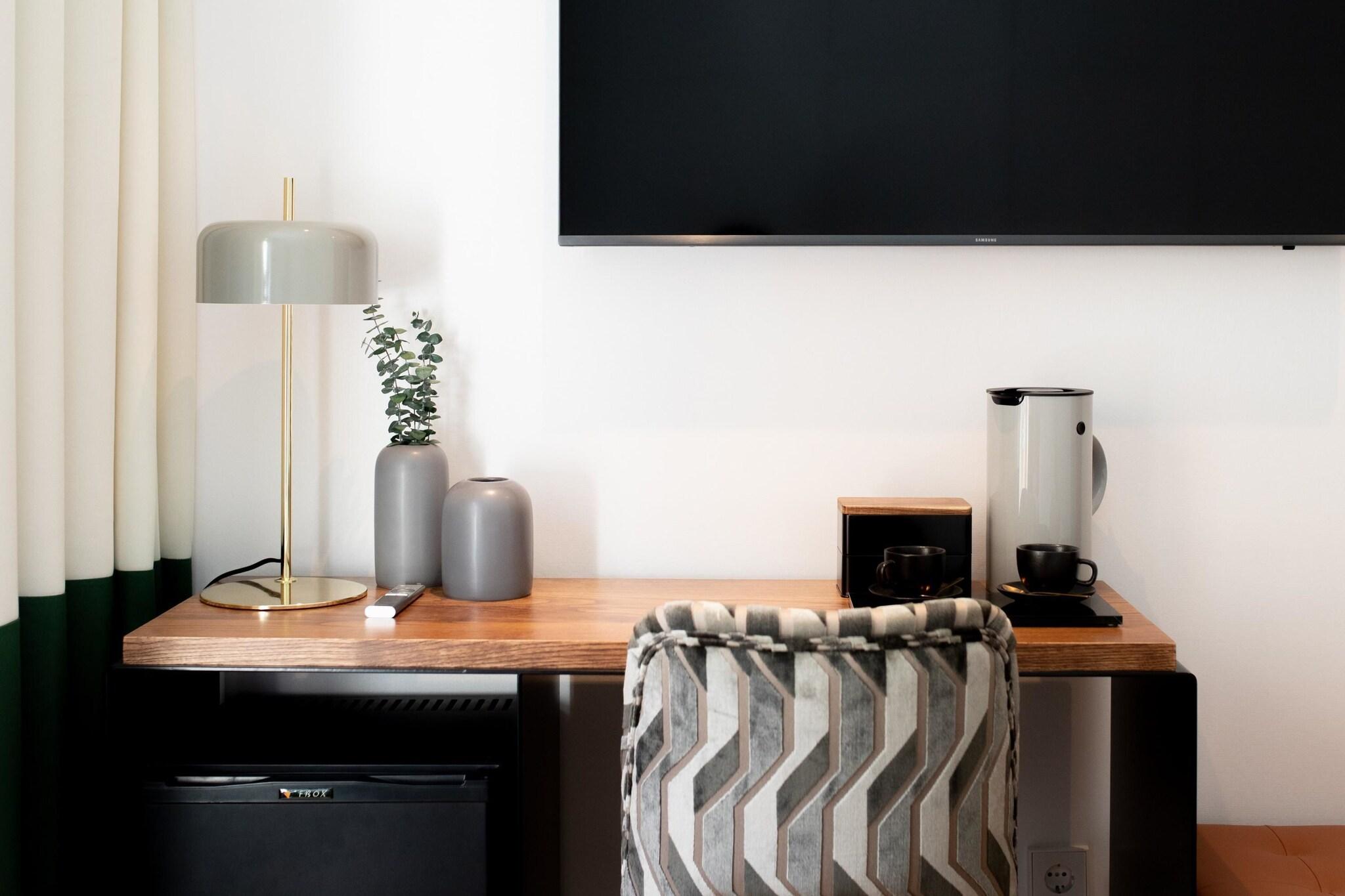 Double Queen Size Bed