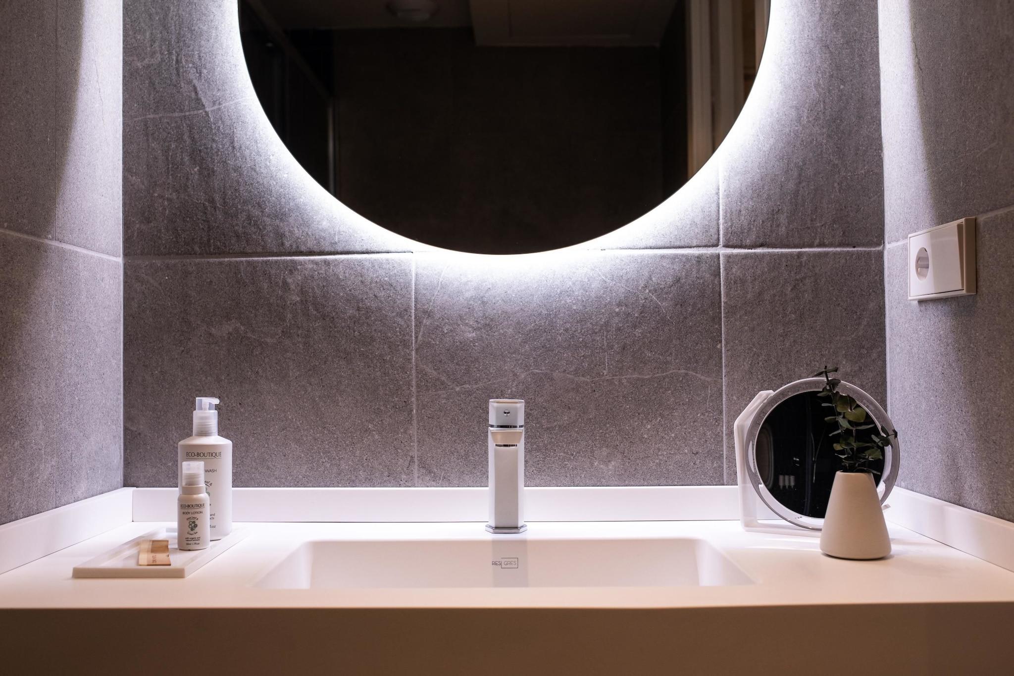 Double Queen Size Bed