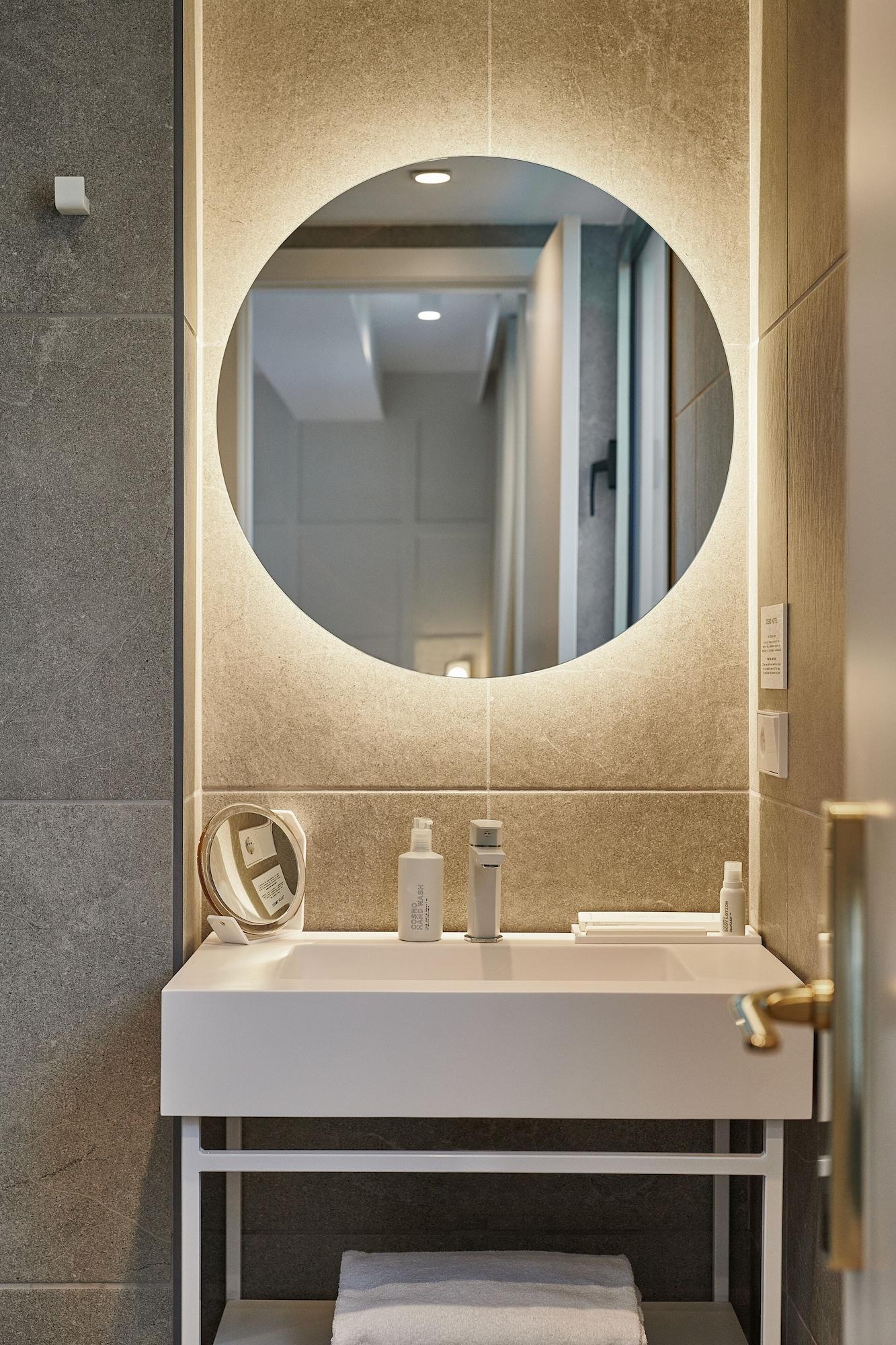 Double Queen Size Bed