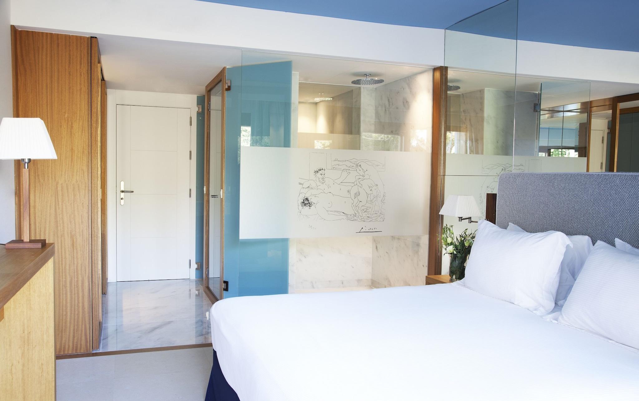 Double Partial Sea View