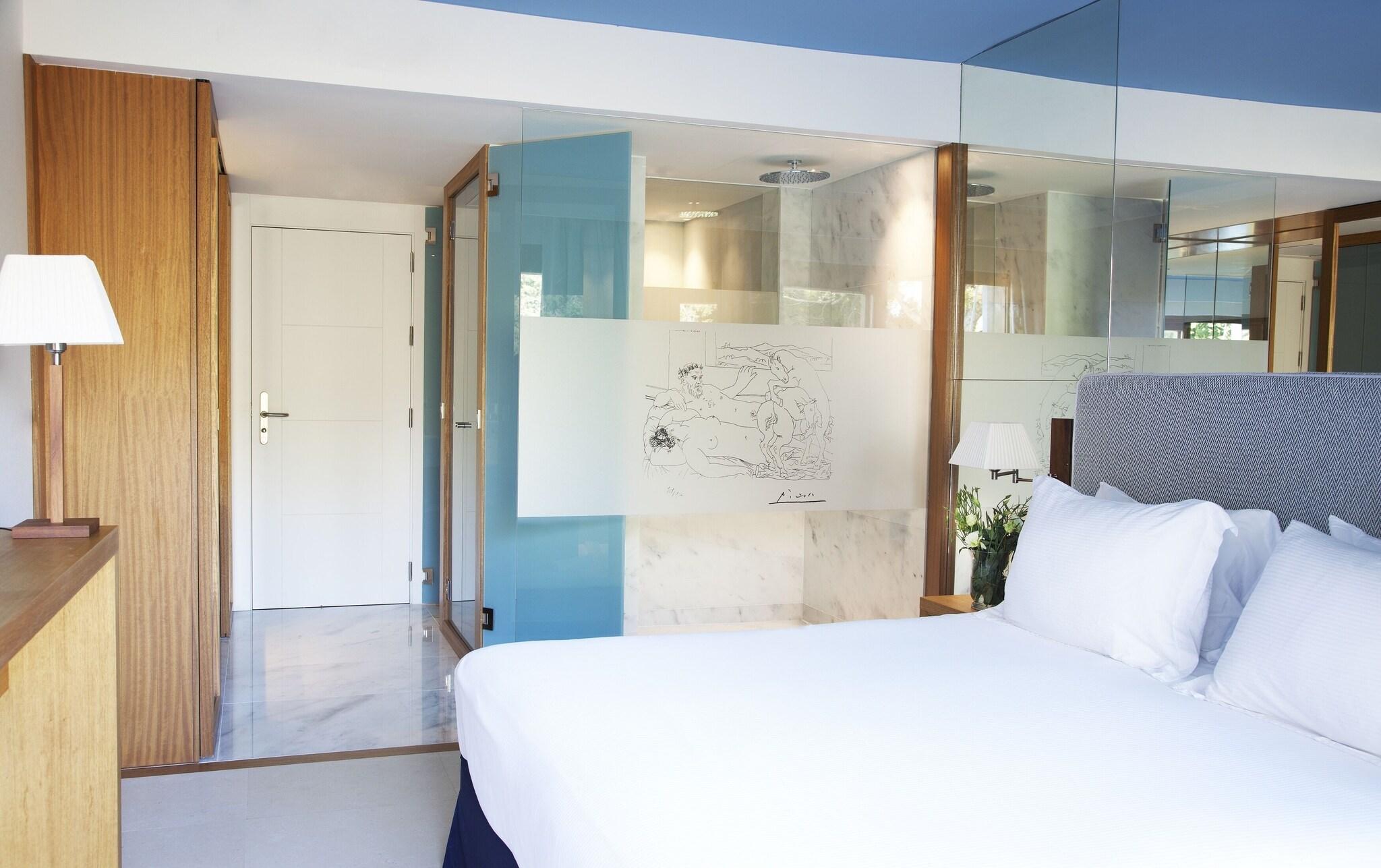 Twin Partial Sea View