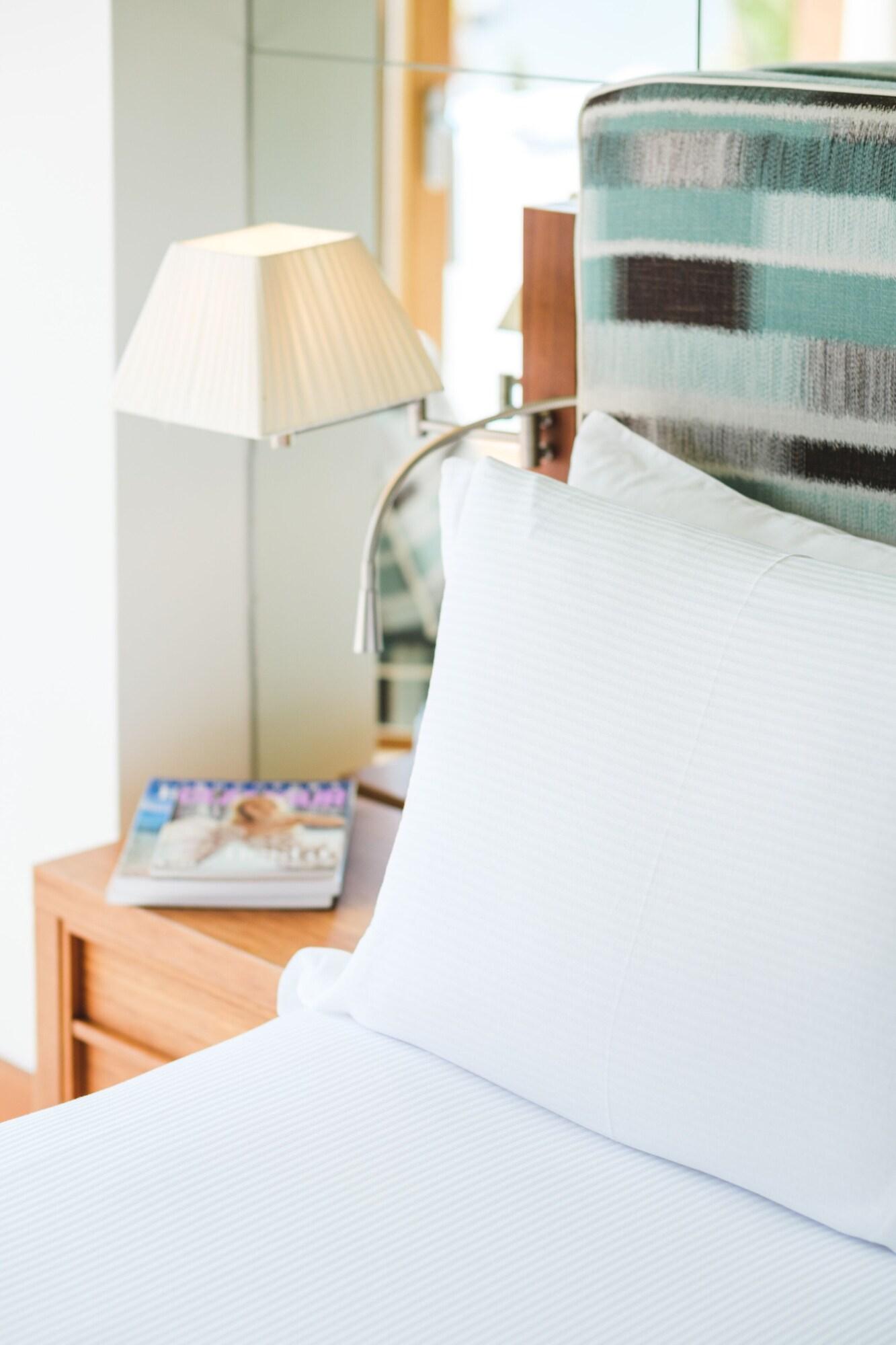 Twin Partial Sea View