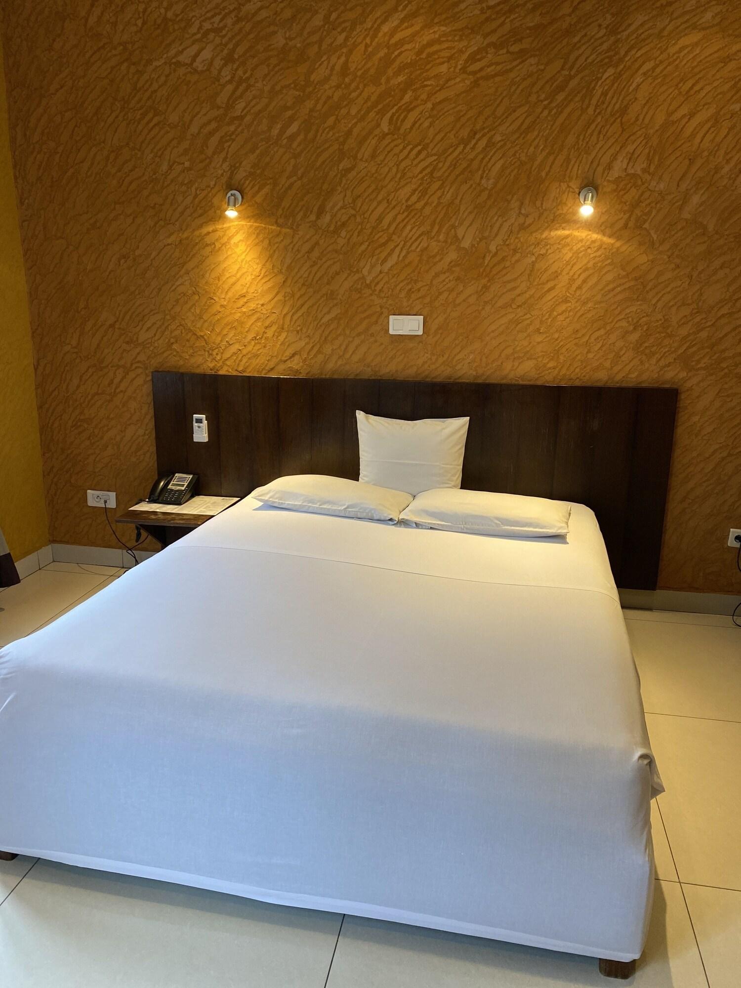 Double Queen Size Bed