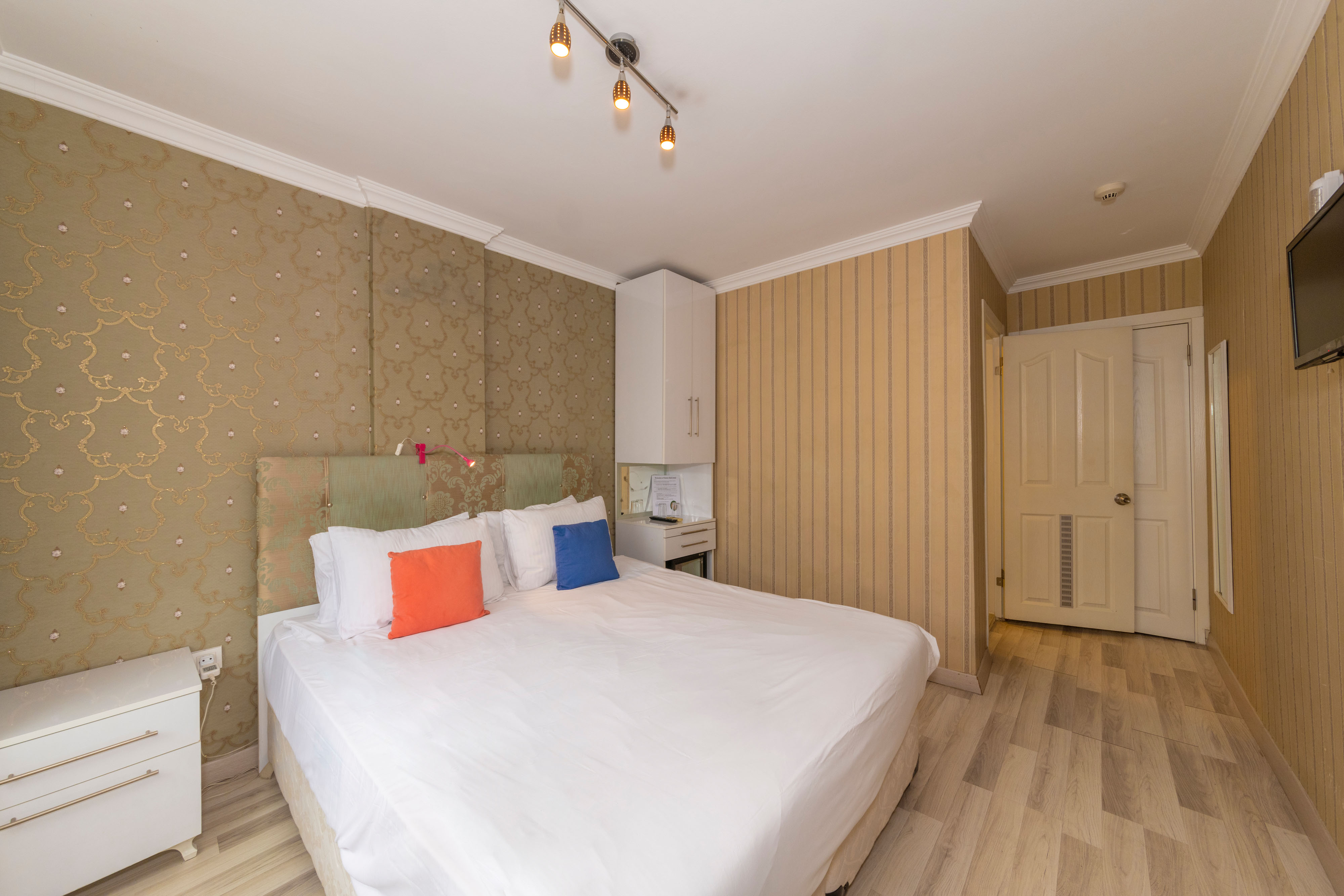 Double or Twin Standard