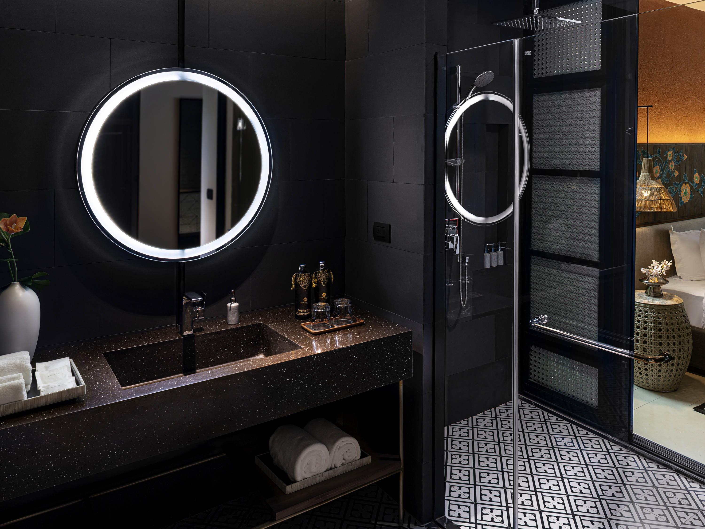 Double Deluxe King Bed