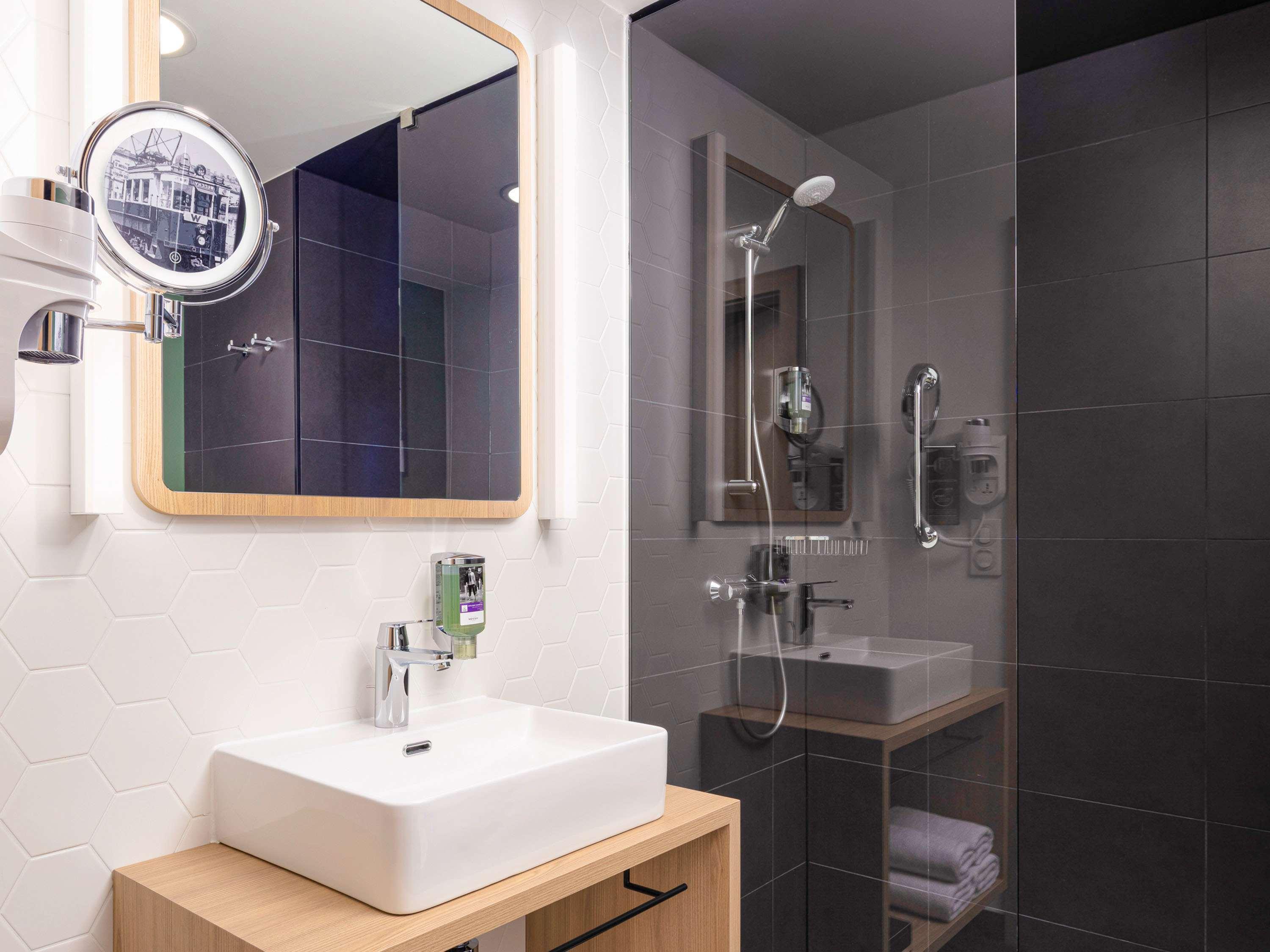 Double Queen Size Bed