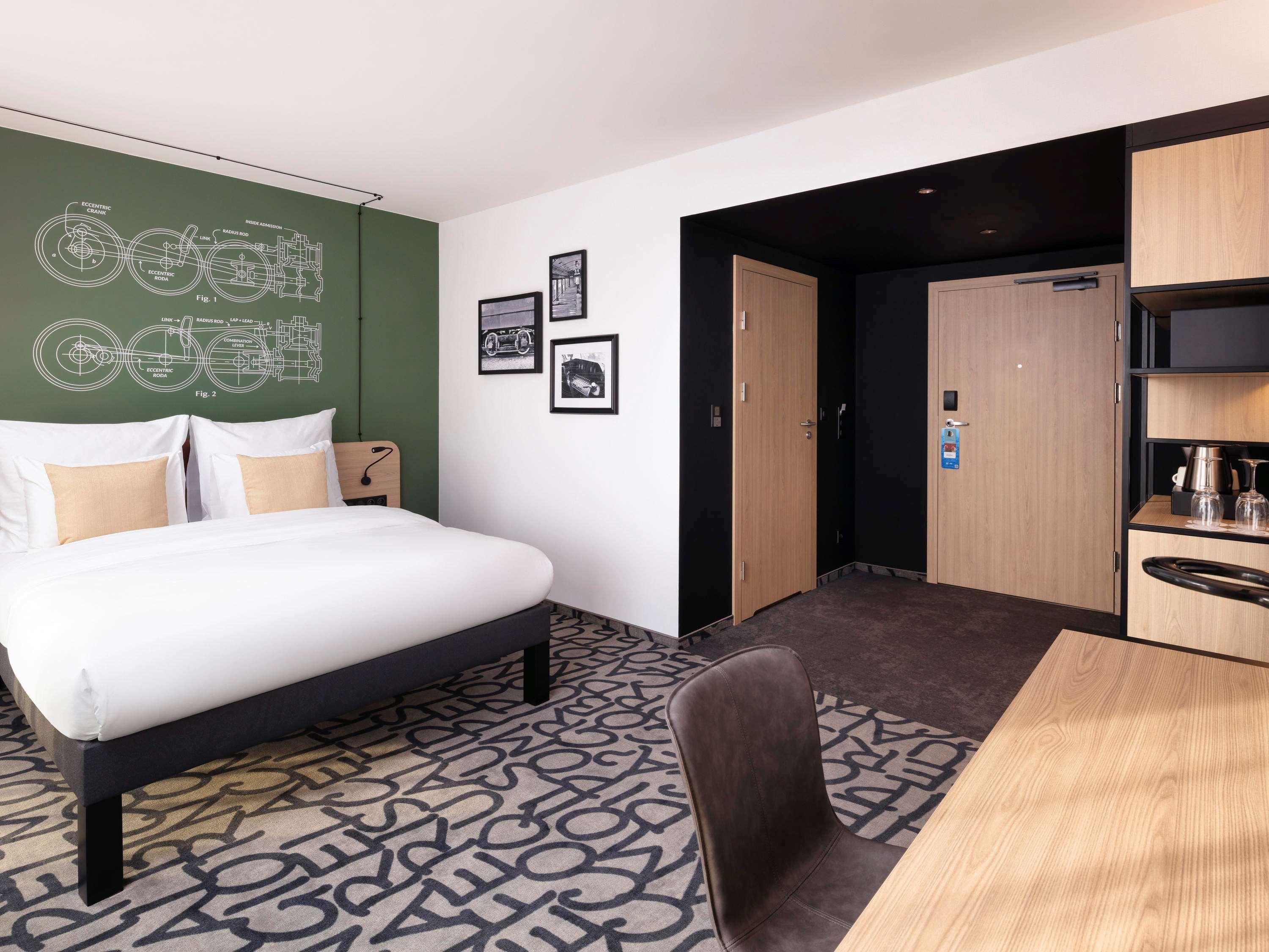 Double Queen Size Bed