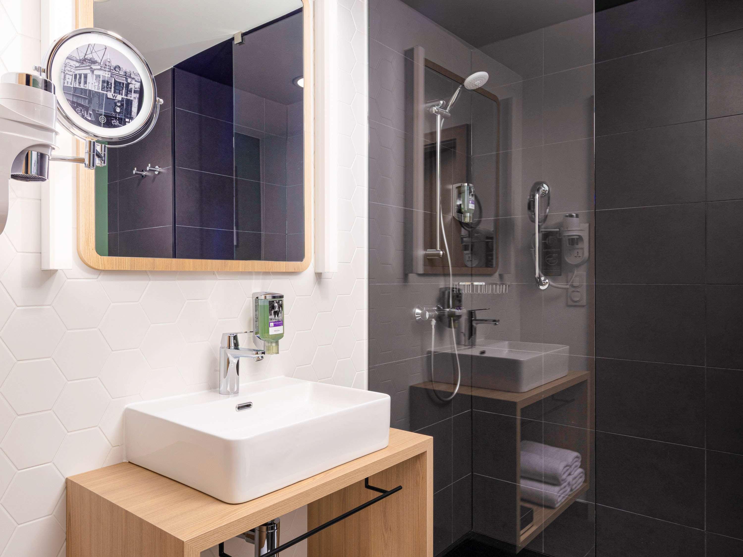 Double Queen Size Bed