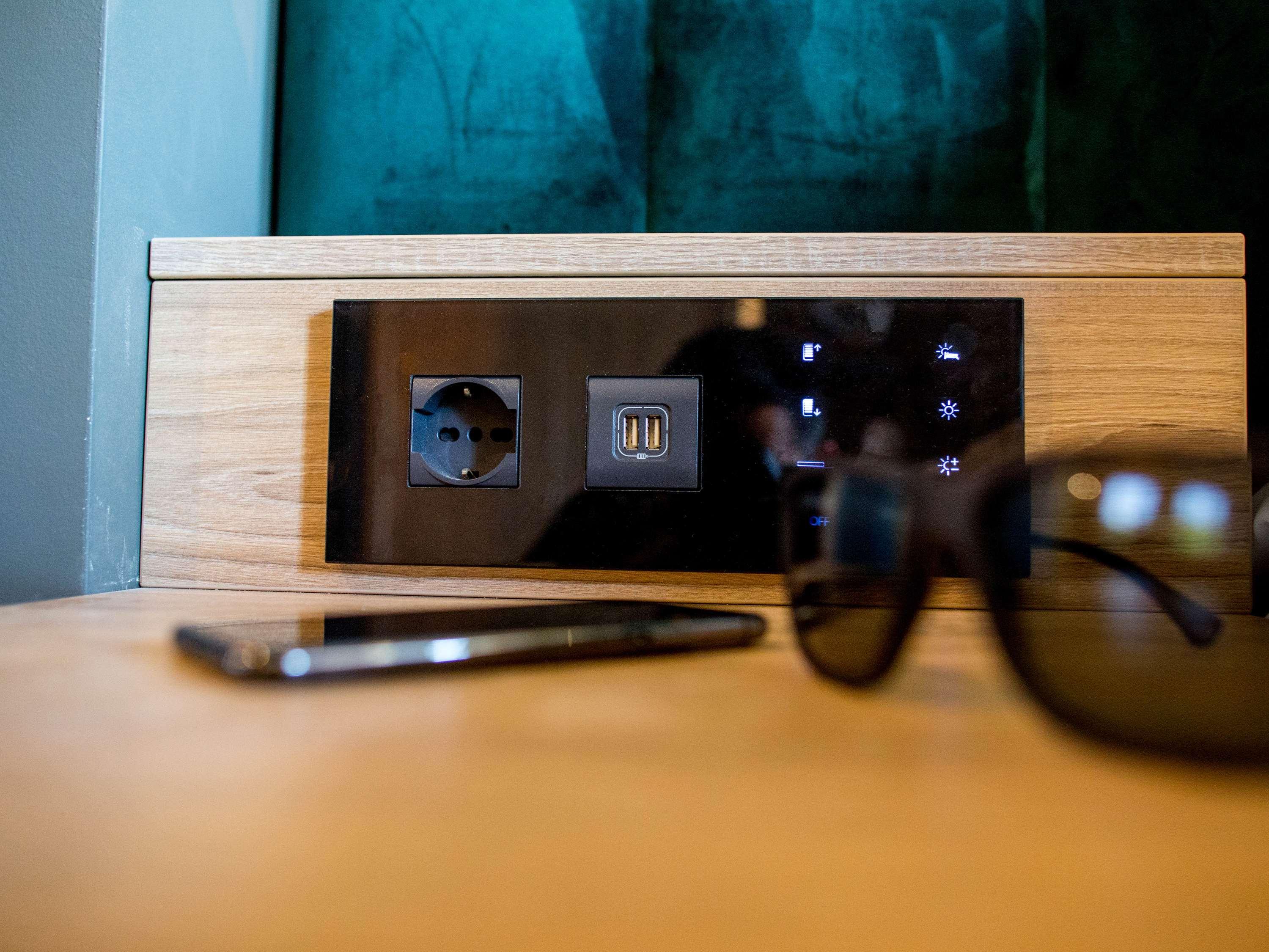 Double Queen Size Bed