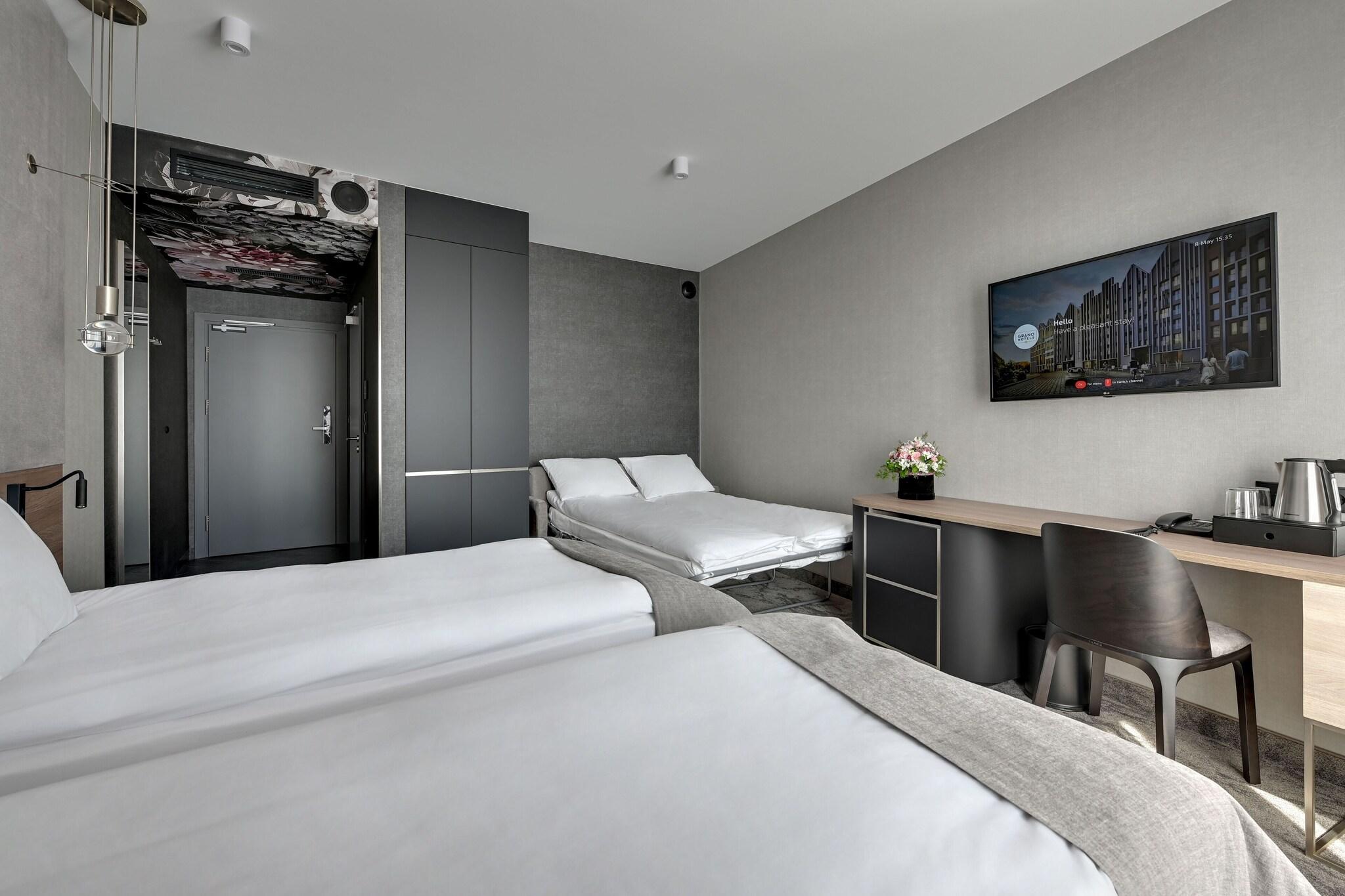 Triple Classic Queen Bed