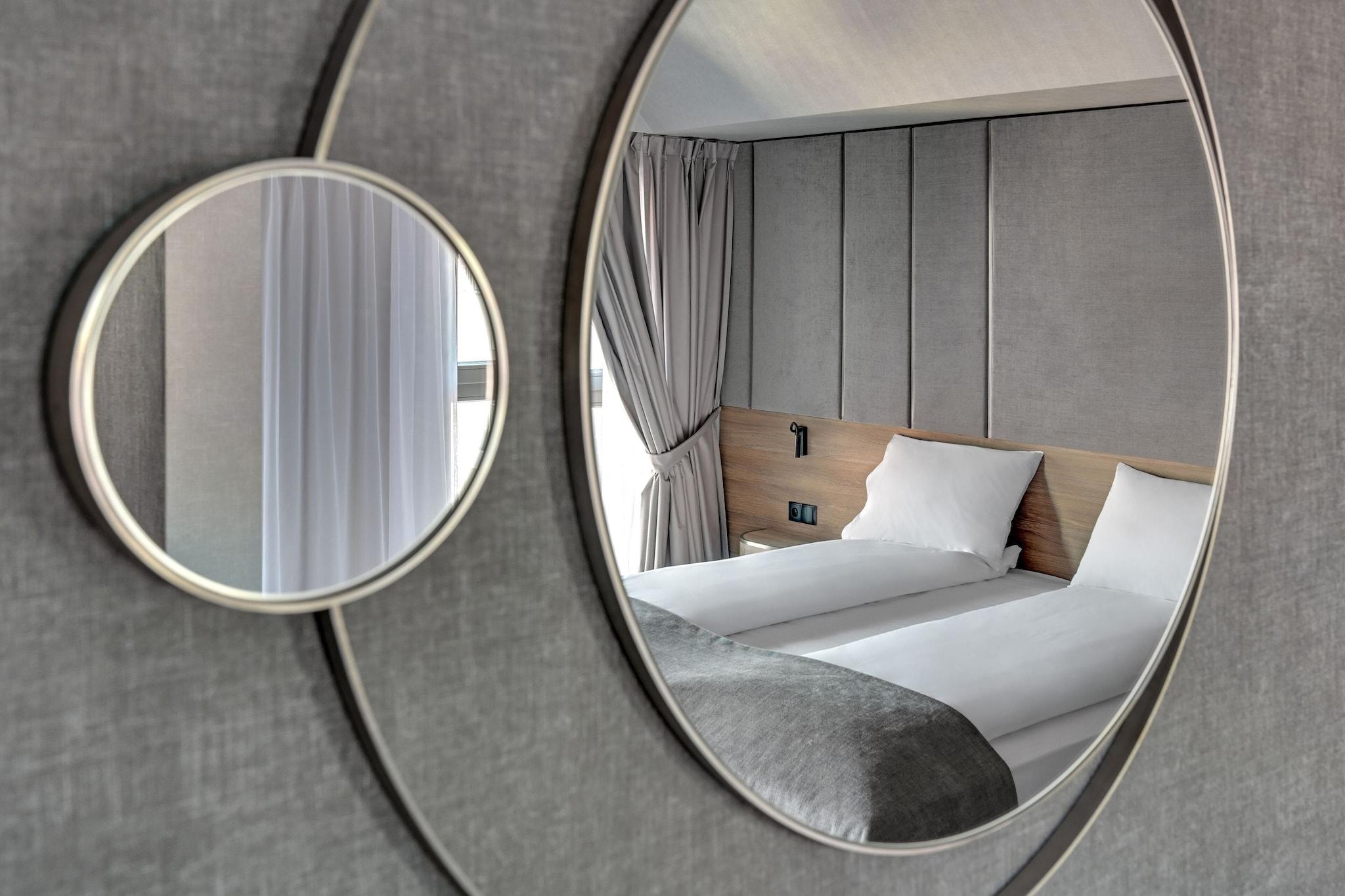 Studio Deluxe Queen Bed