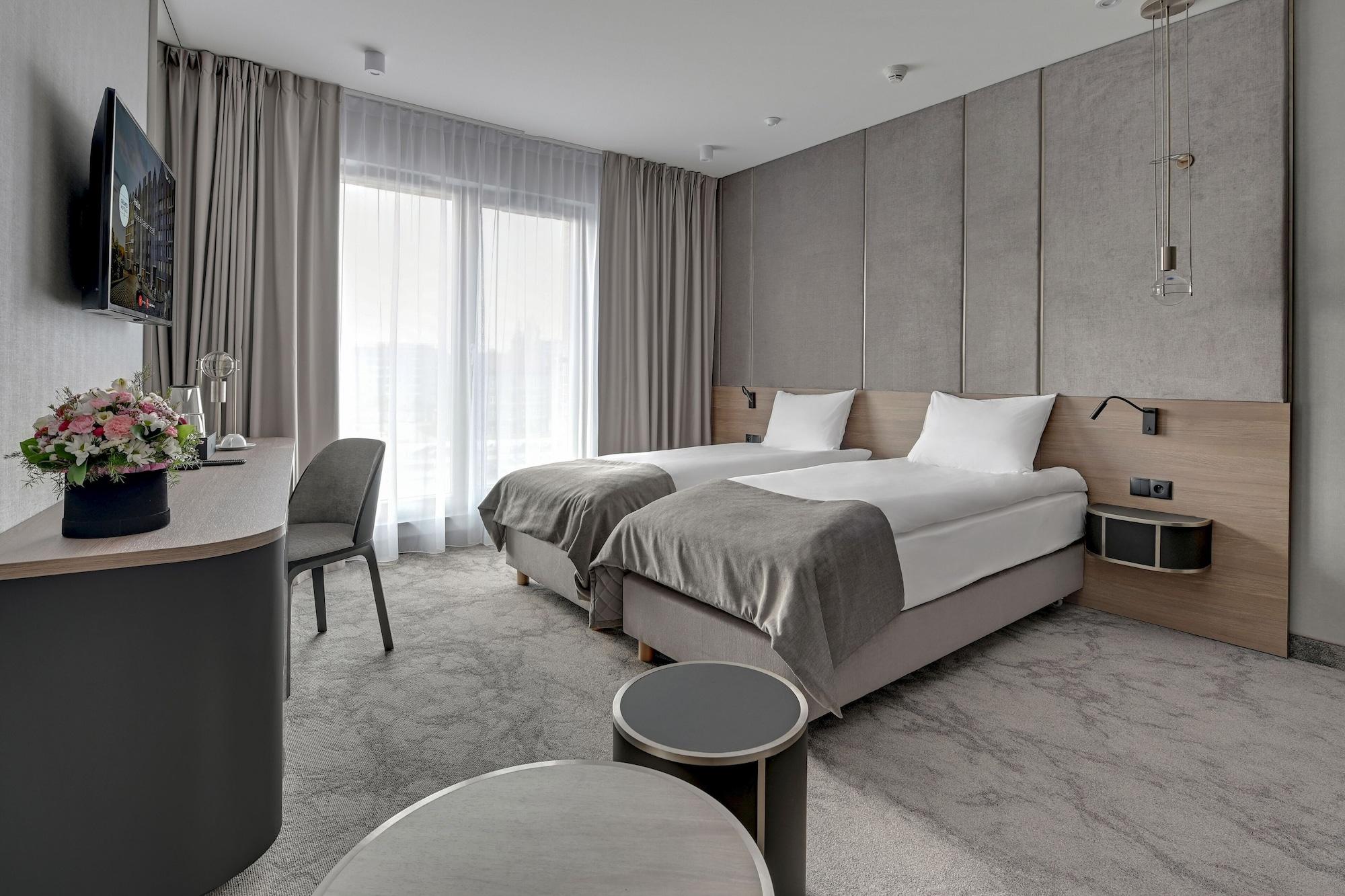 Triple Classic Queen Bed