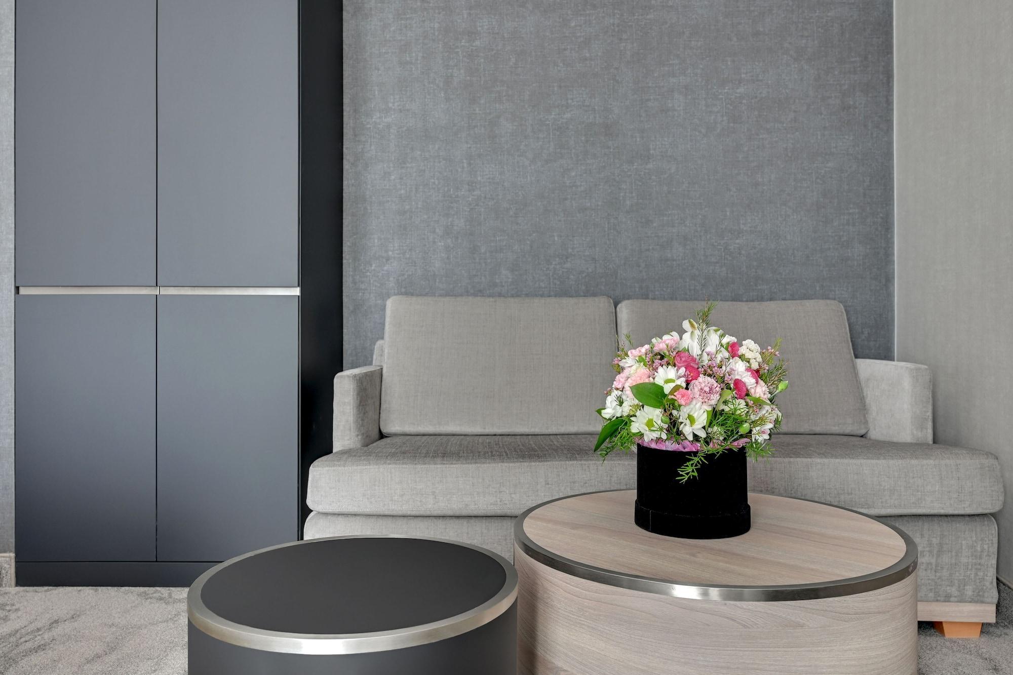 Triple Classic Queen Bed