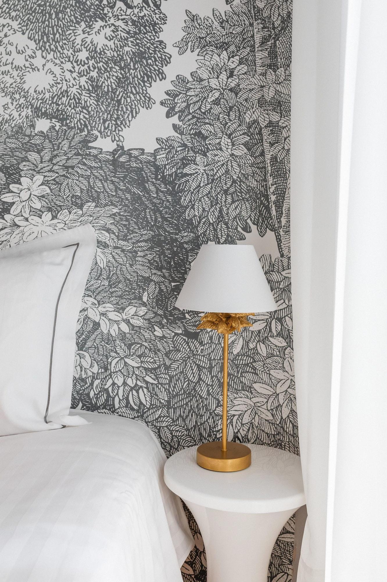 Double Queen Size Bed