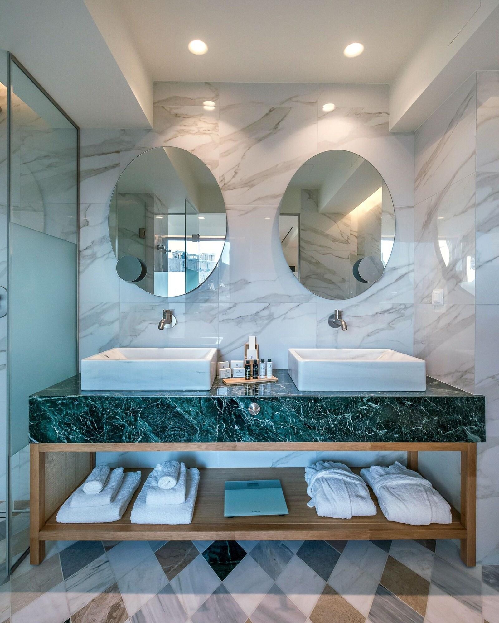 Suite Deluxe with Views