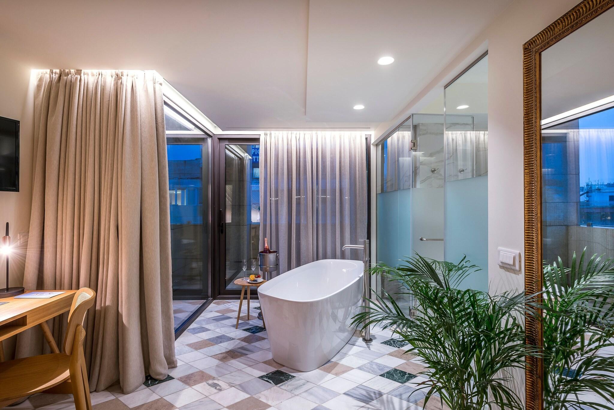 Suite Deluxe with Views