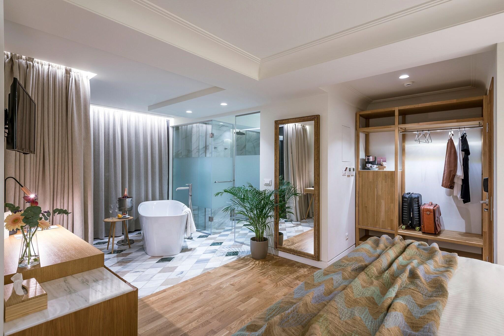 Suite Deluxe with Views