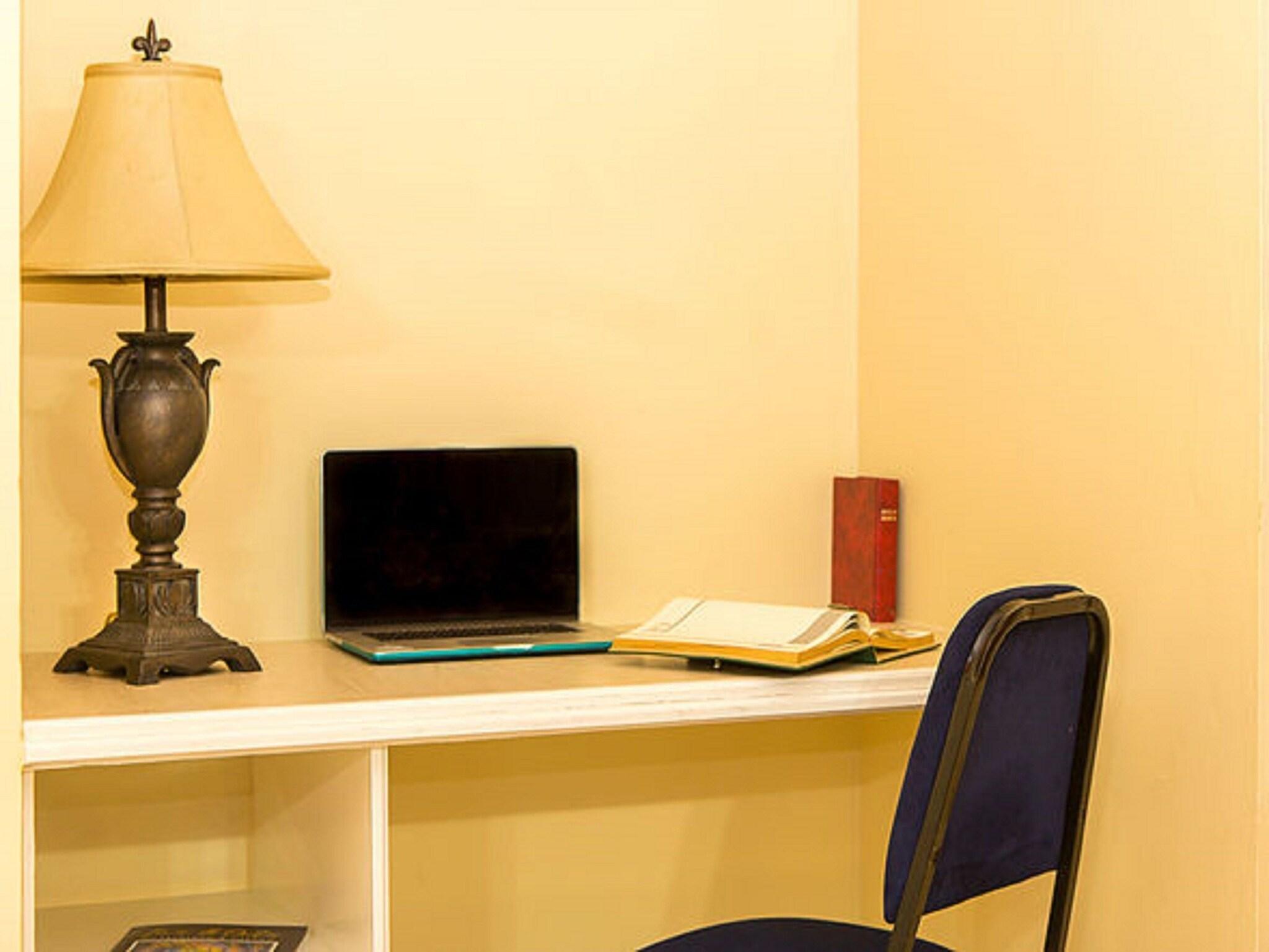 Suite Queen Size Bed