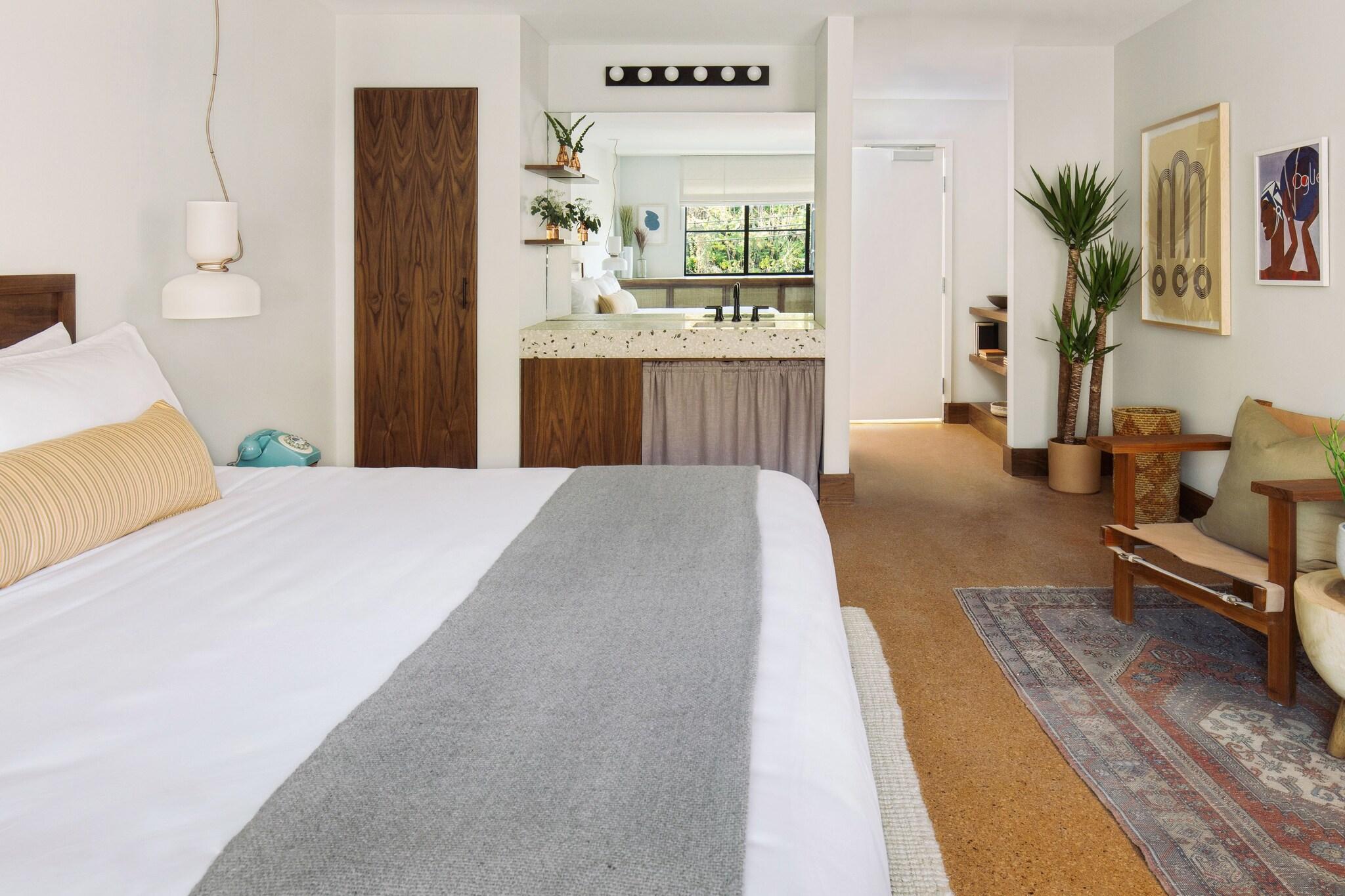 Double Deluxe King Bed