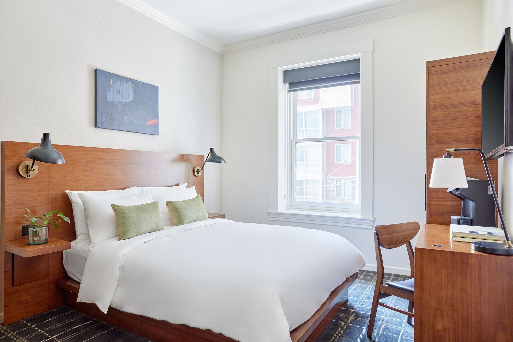 Double Deluxe Queen Bed