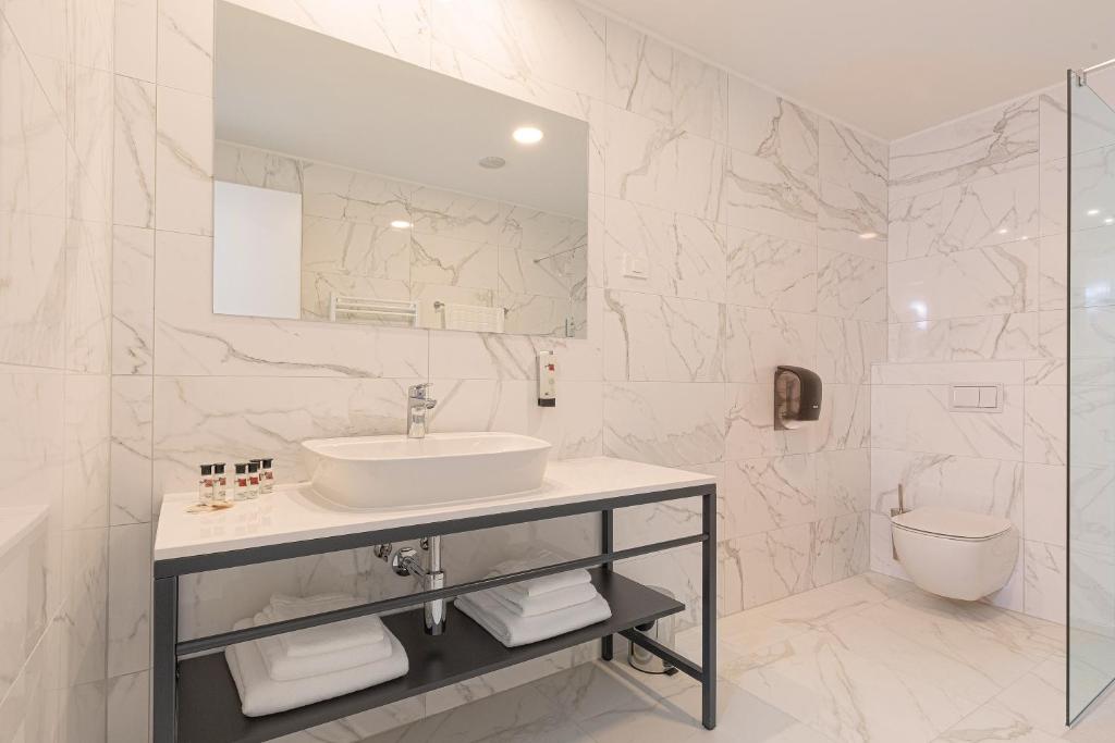 Room Deluxe with Air Conditioning