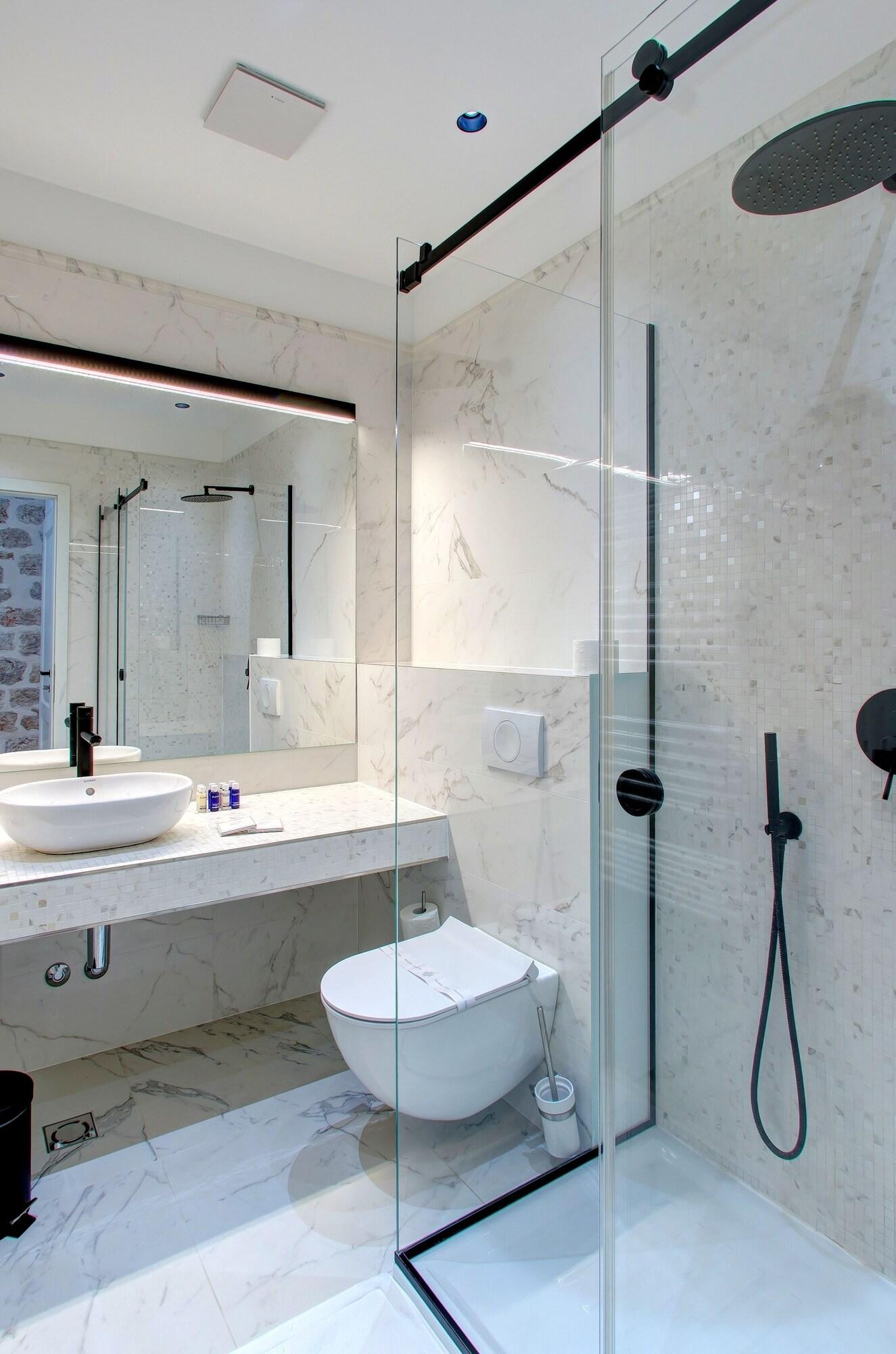 Double Deluxe Queen Bed