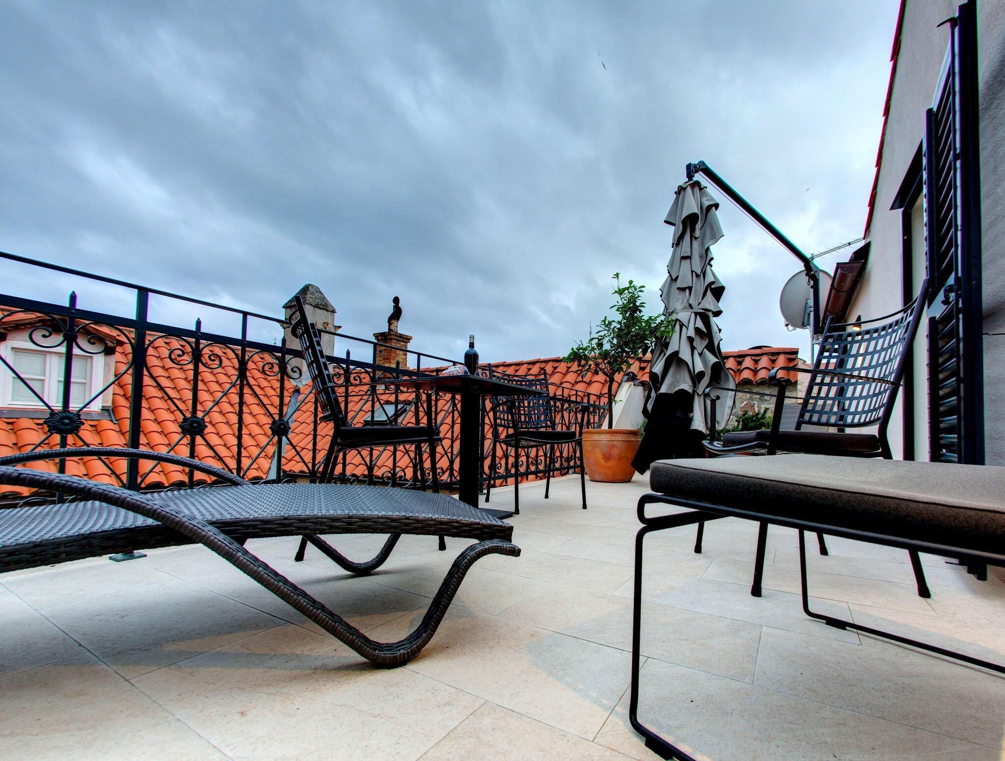 Studio Deluxe Queen Bed