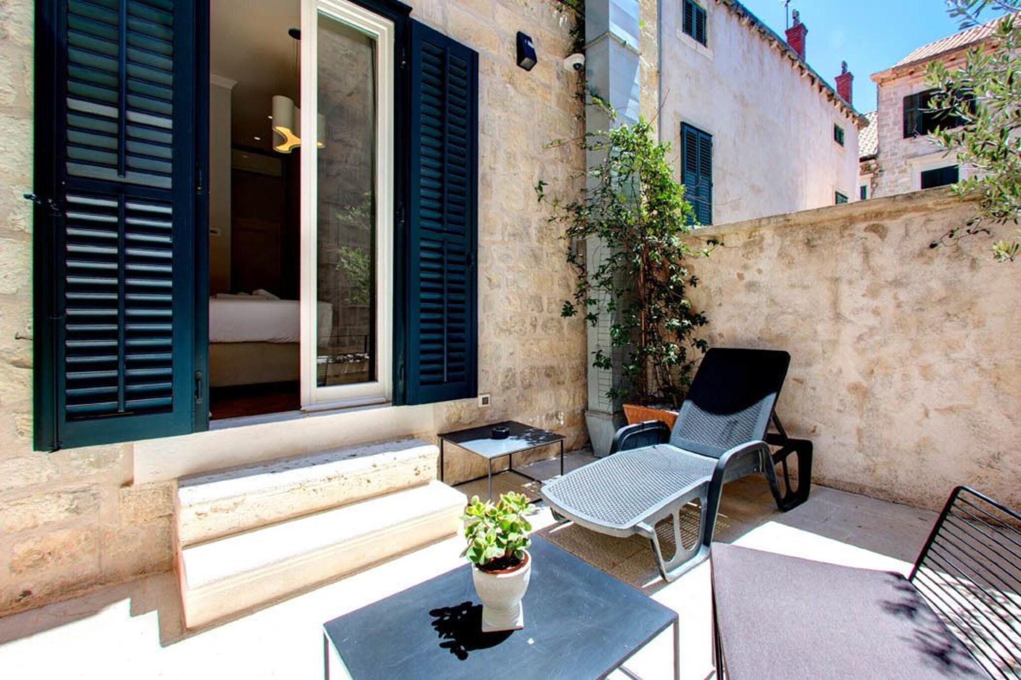 Double or Twin Deluxe King Bed