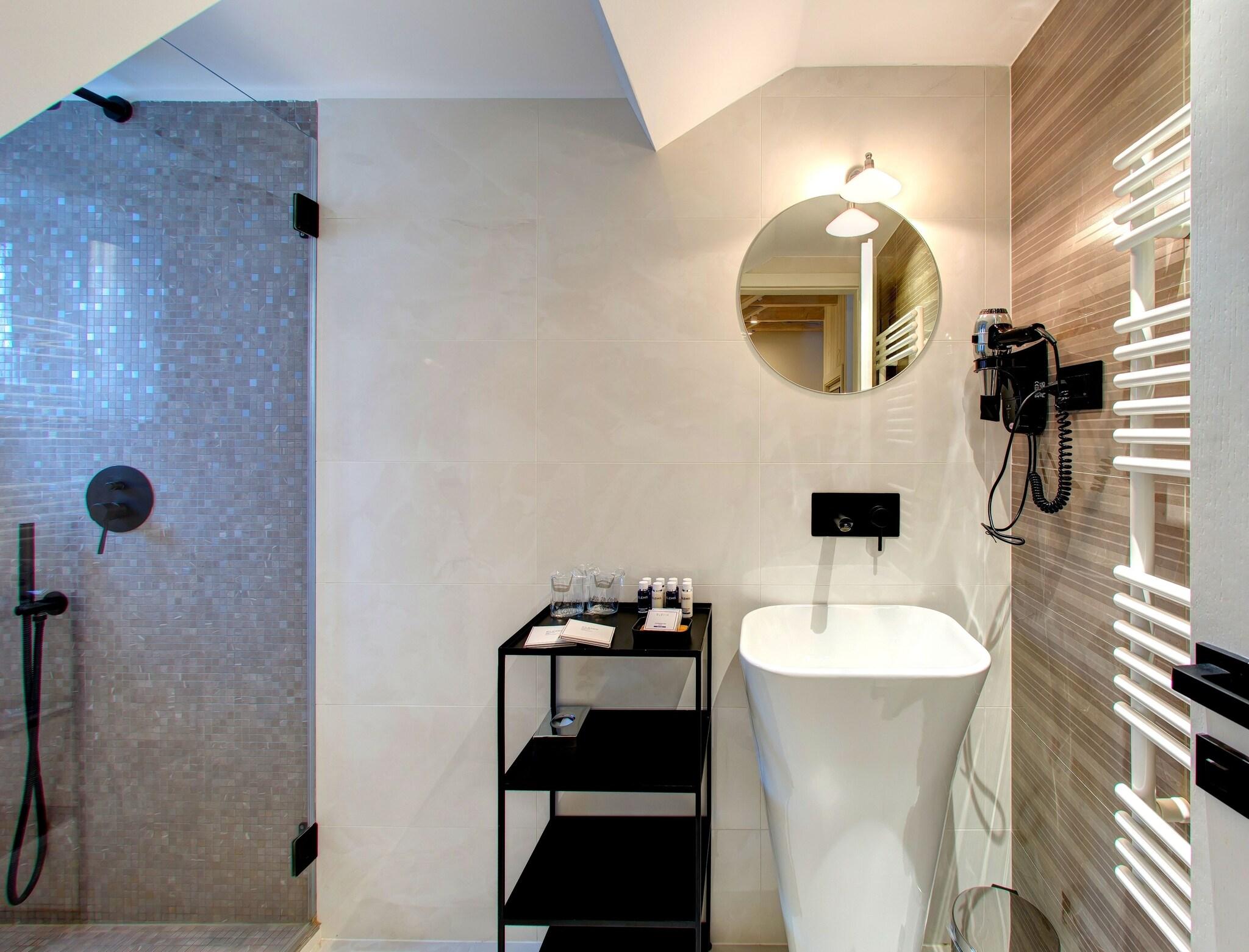 Studio Deluxe Queen Bed