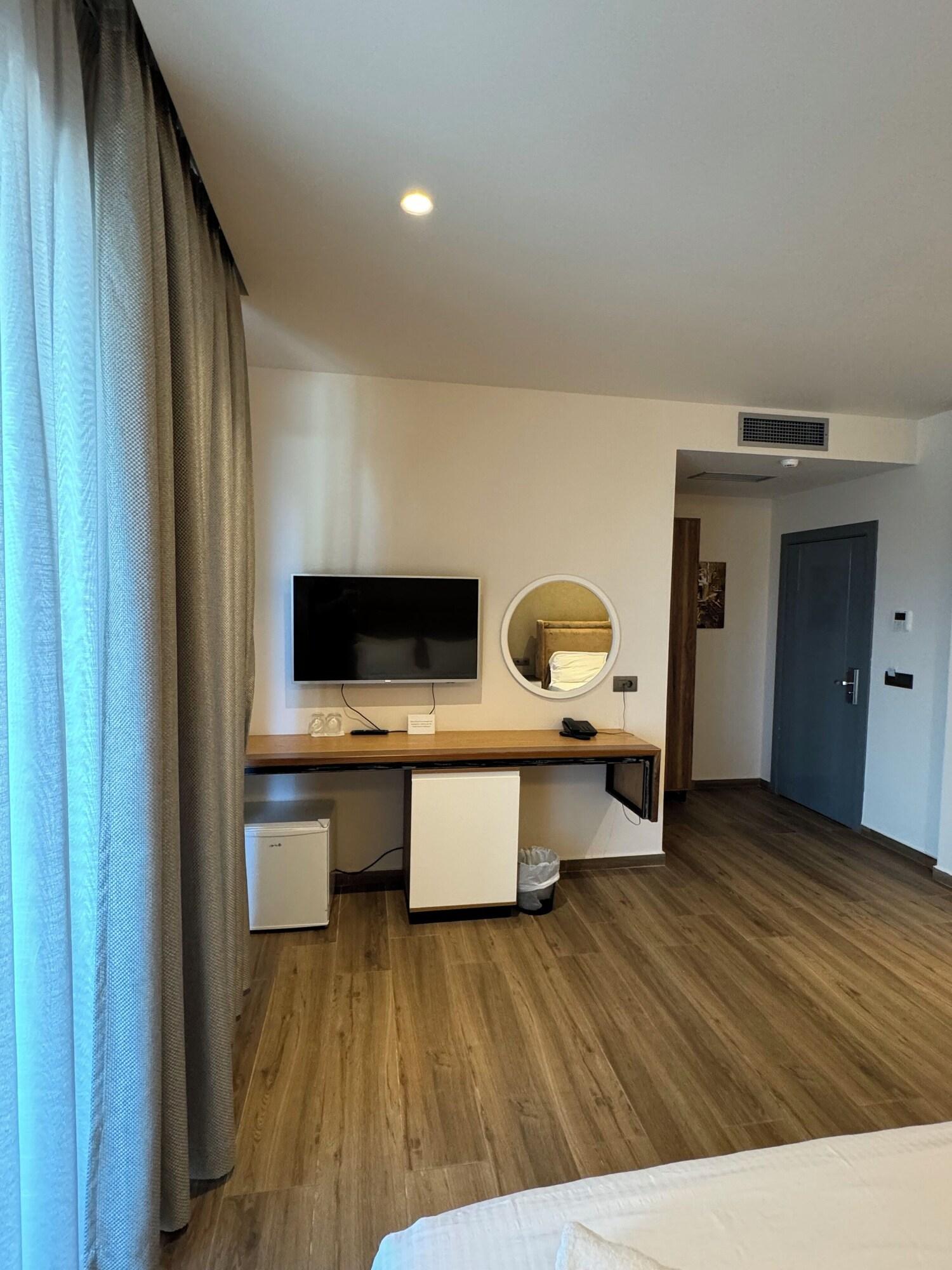 Triple Deluxe Queen Bed