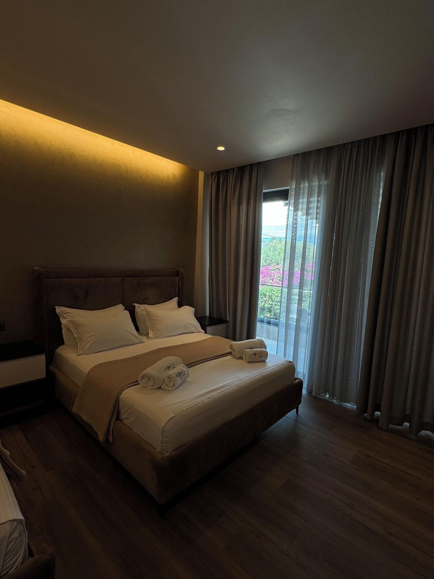 Triple Deluxe Queen Bed