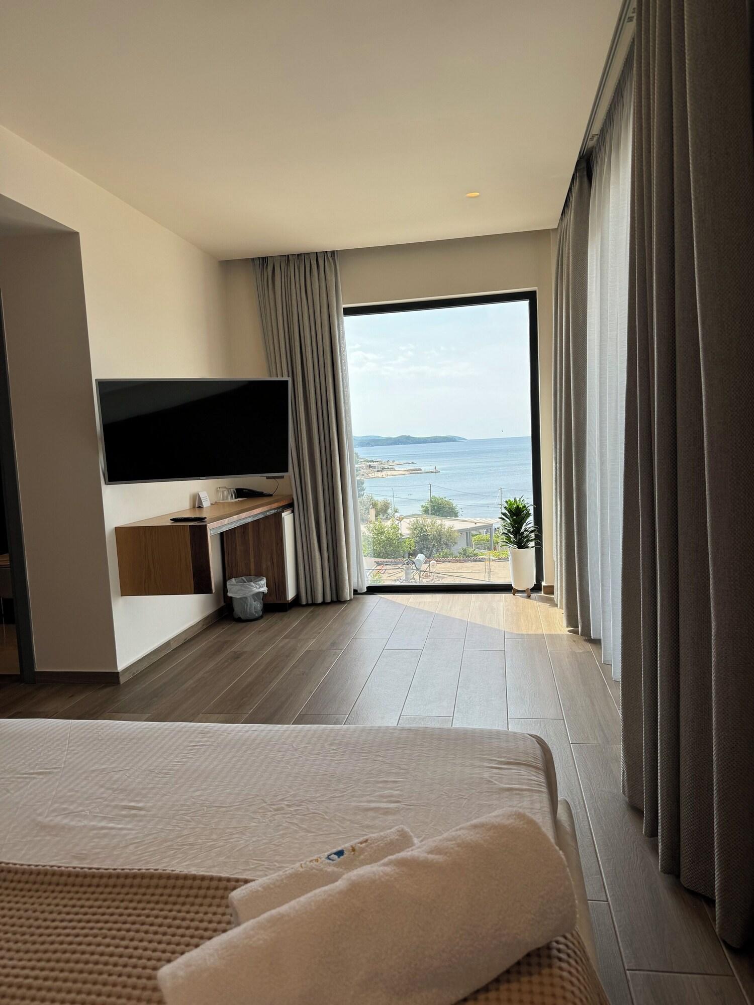 Triple Deluxe Sea View with Balcony