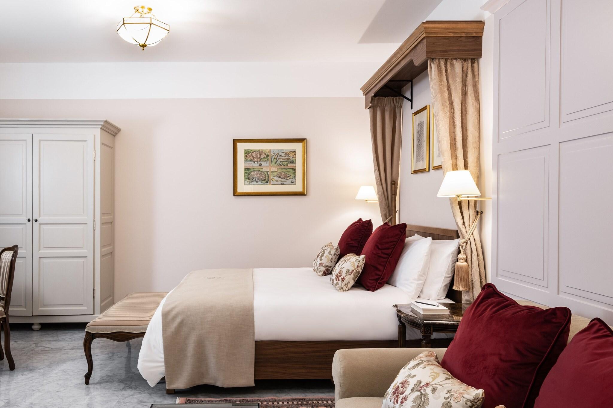 Double or Twin Deluxe Queen Bed