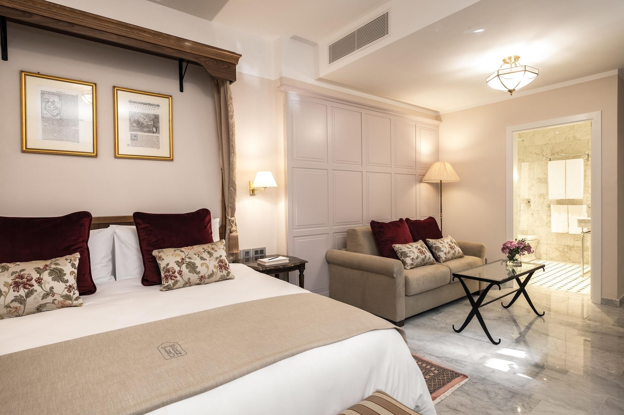 Double or Twin Deluxe Queen Bed