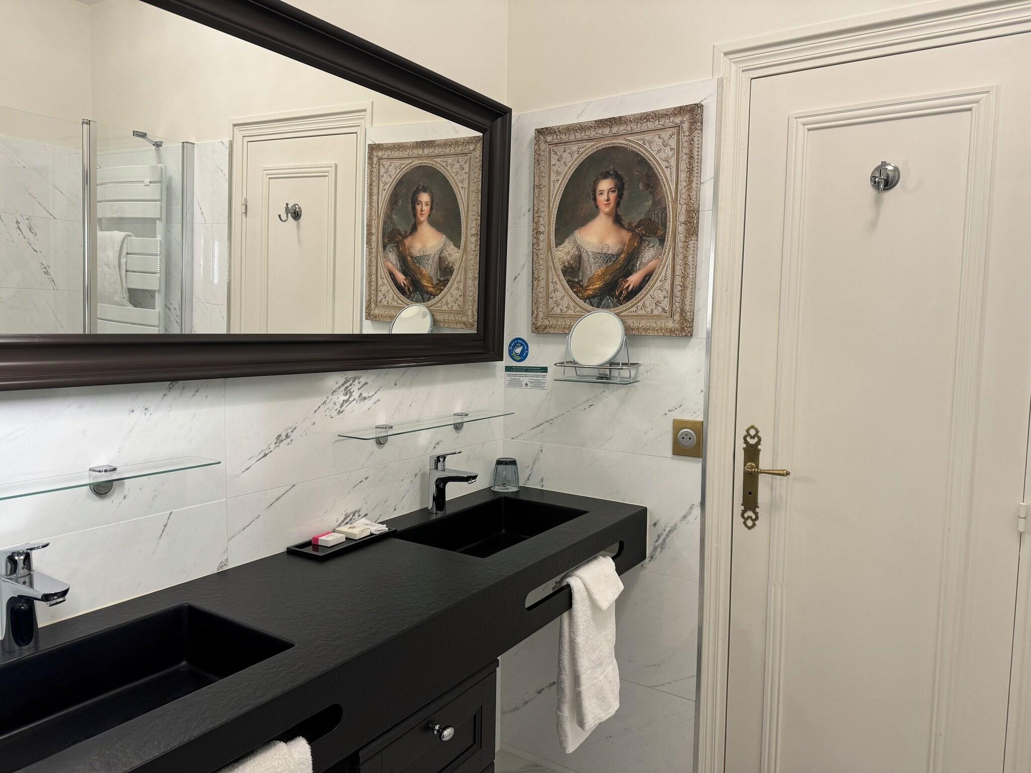 Suite Classic King Bed