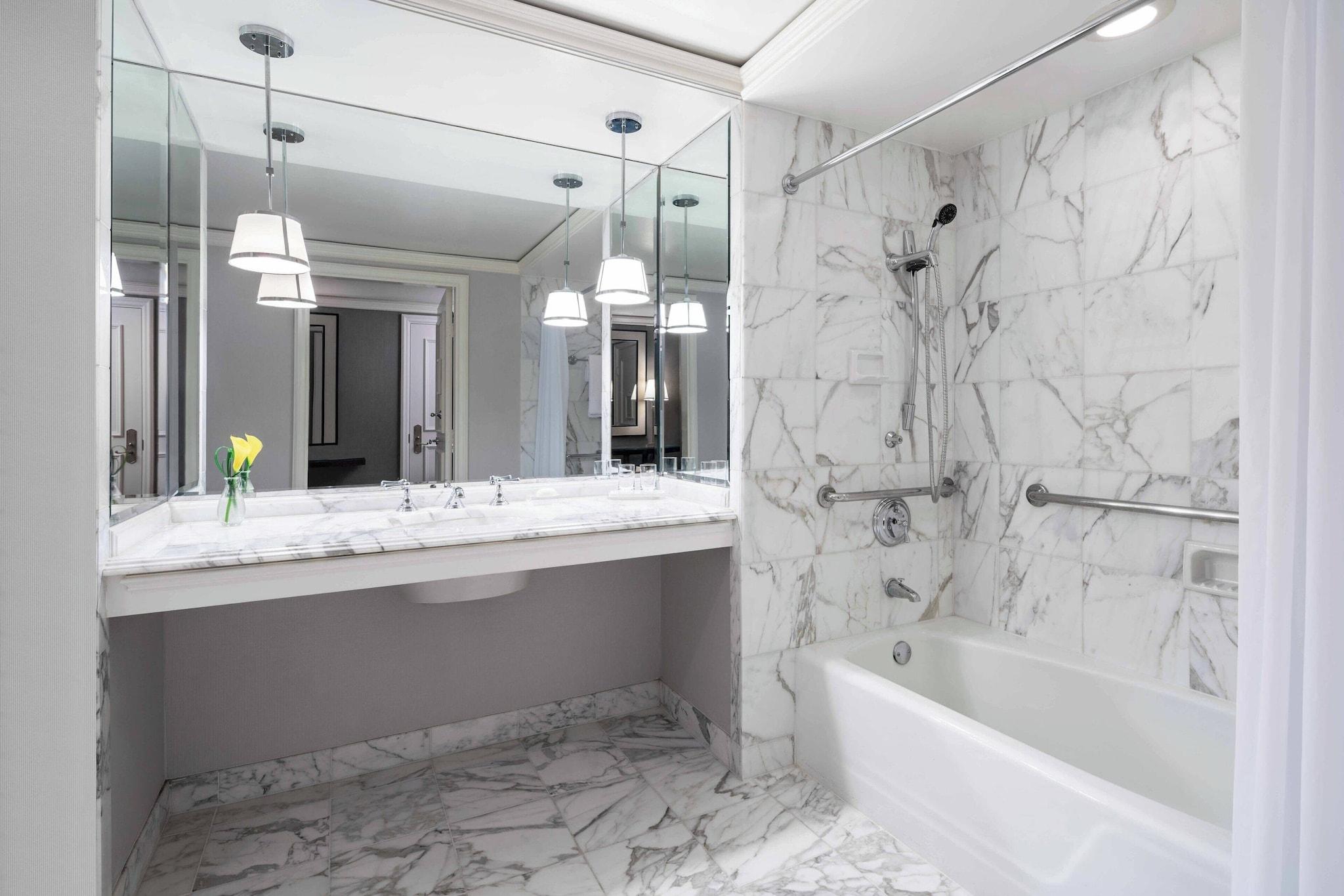 Double Deluxe King Bed