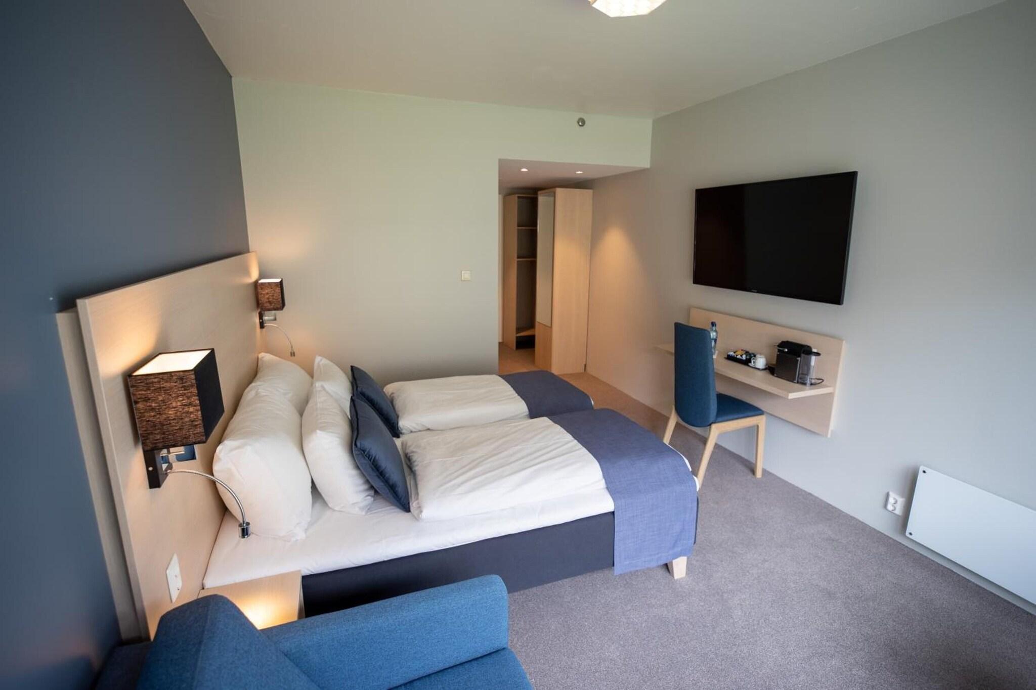 Double Deluxe Queen Bed