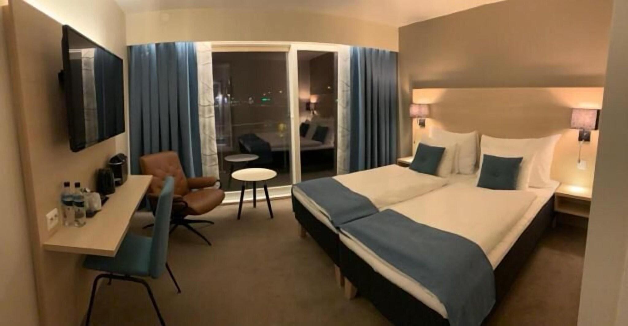 Double Deluxe Queen Bed